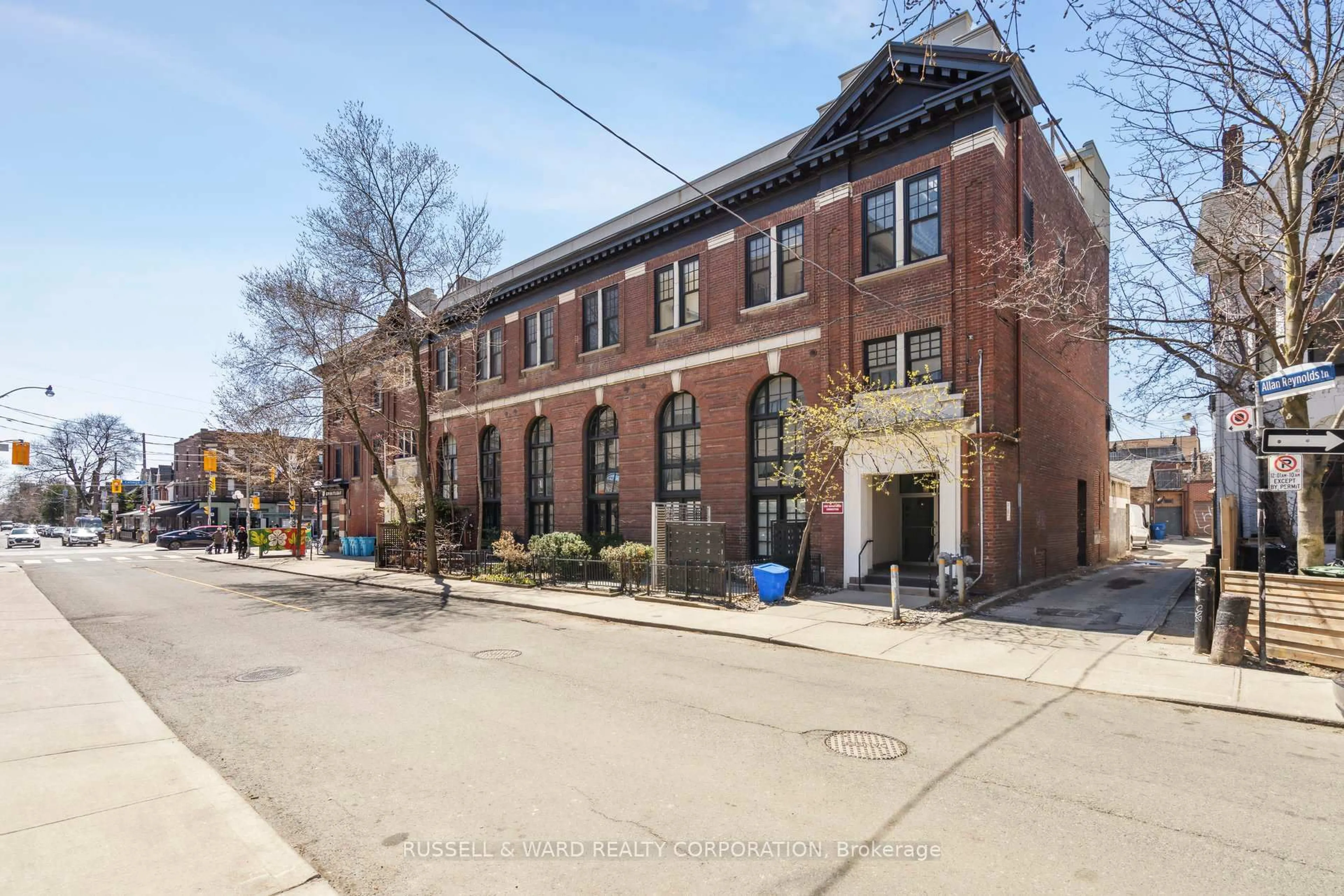 Home with brick exterior material, building for 394 Euclid Ave #103, Toronto Ontario M6G 2S9