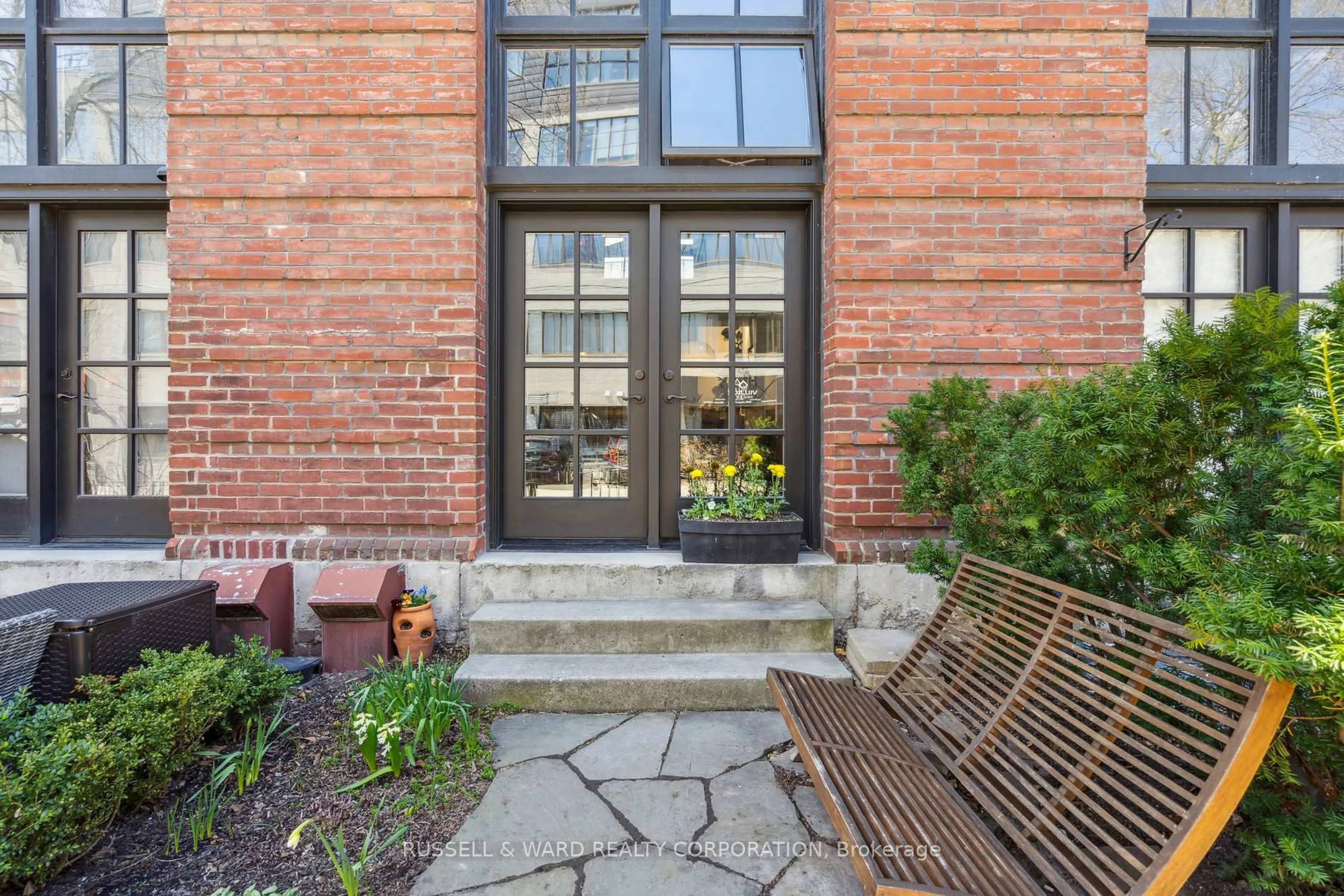 Unknown for 394 Euclid Ave #103, Toronto Ontario M6G 2S9