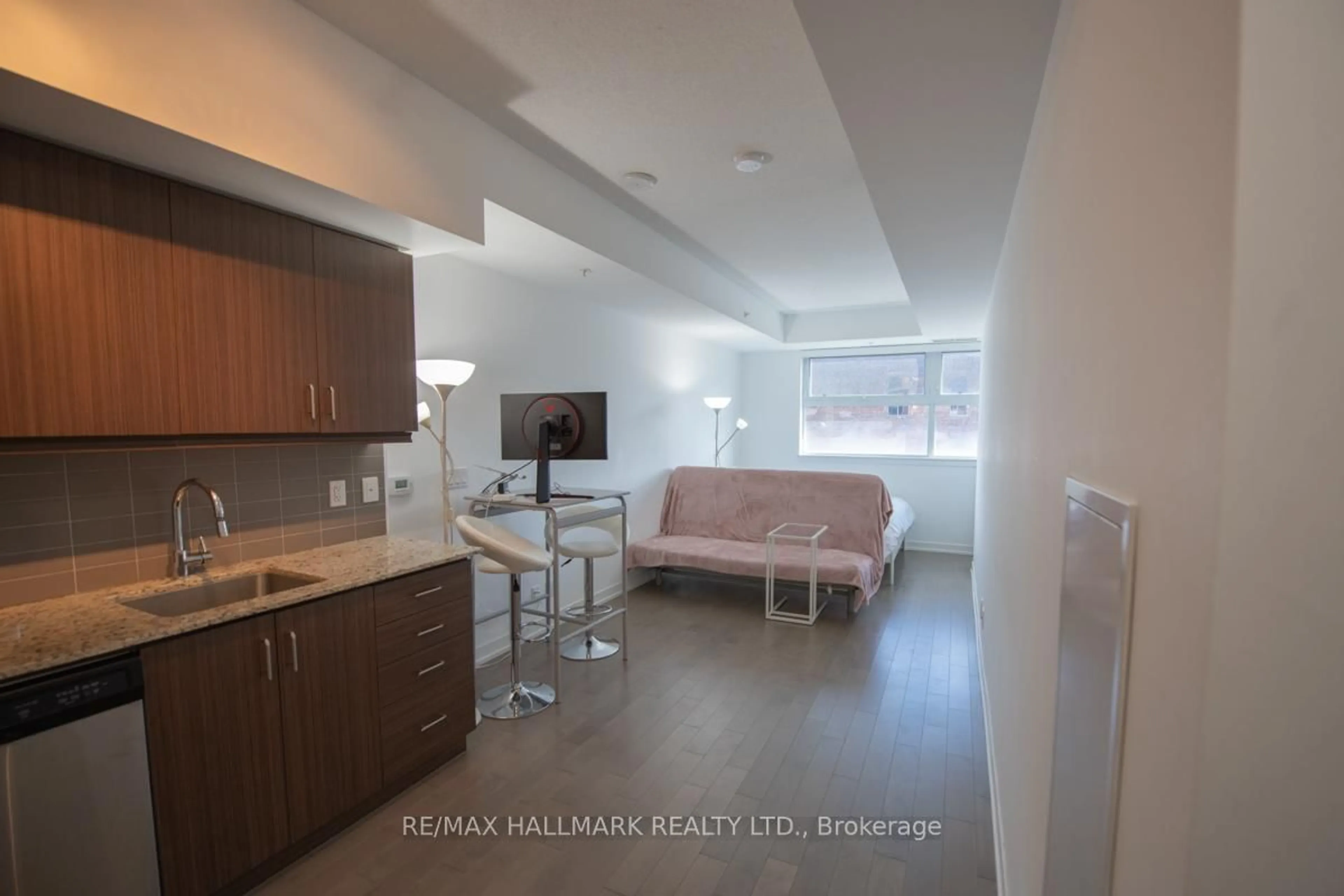 A pic of a room for 10 Willison Sq #602, Toronto Ontario M5T 0A8