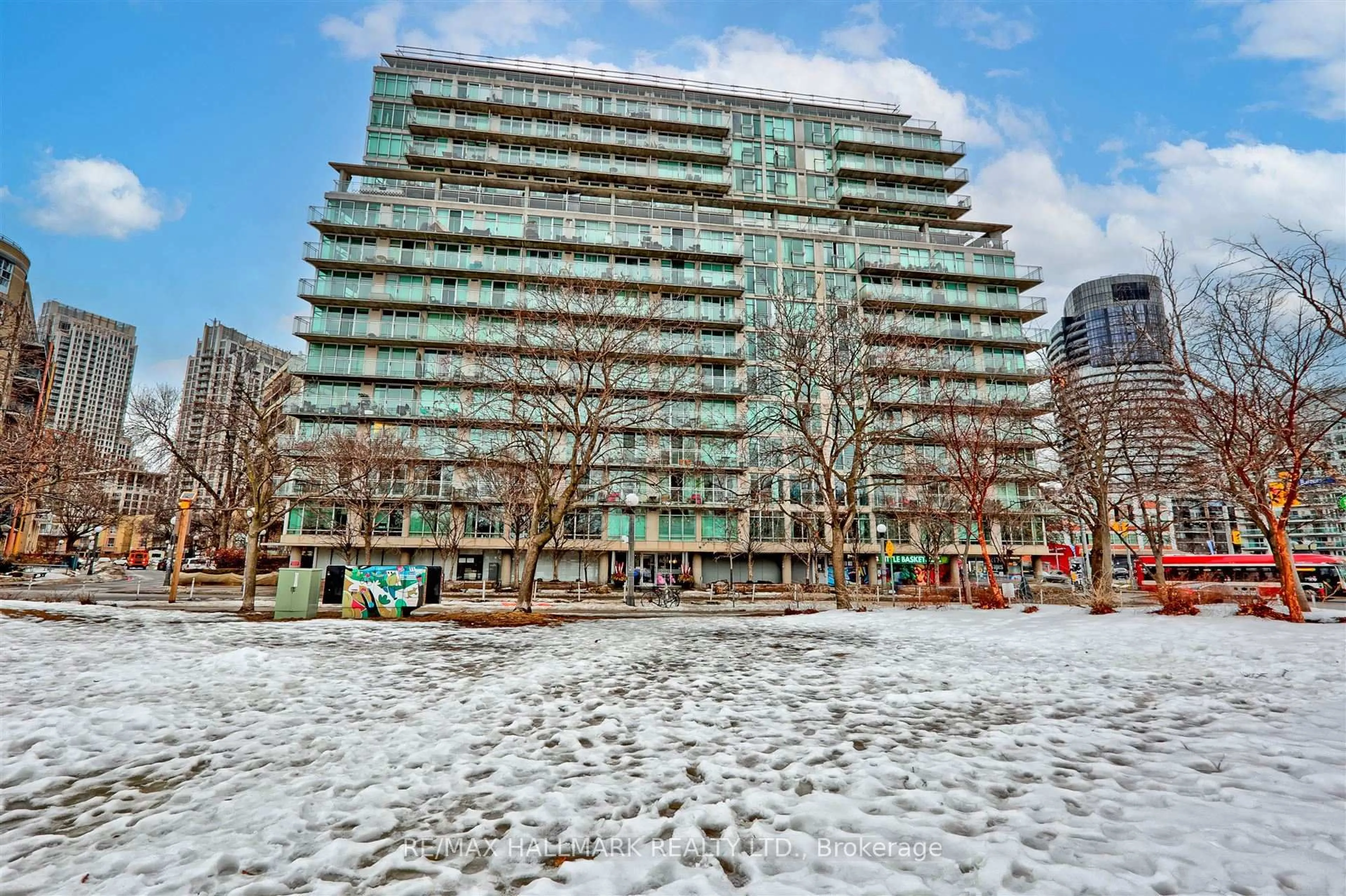 Patio, building for 650 Queens Quay #509, Toronto Ontario M5V 3N2
