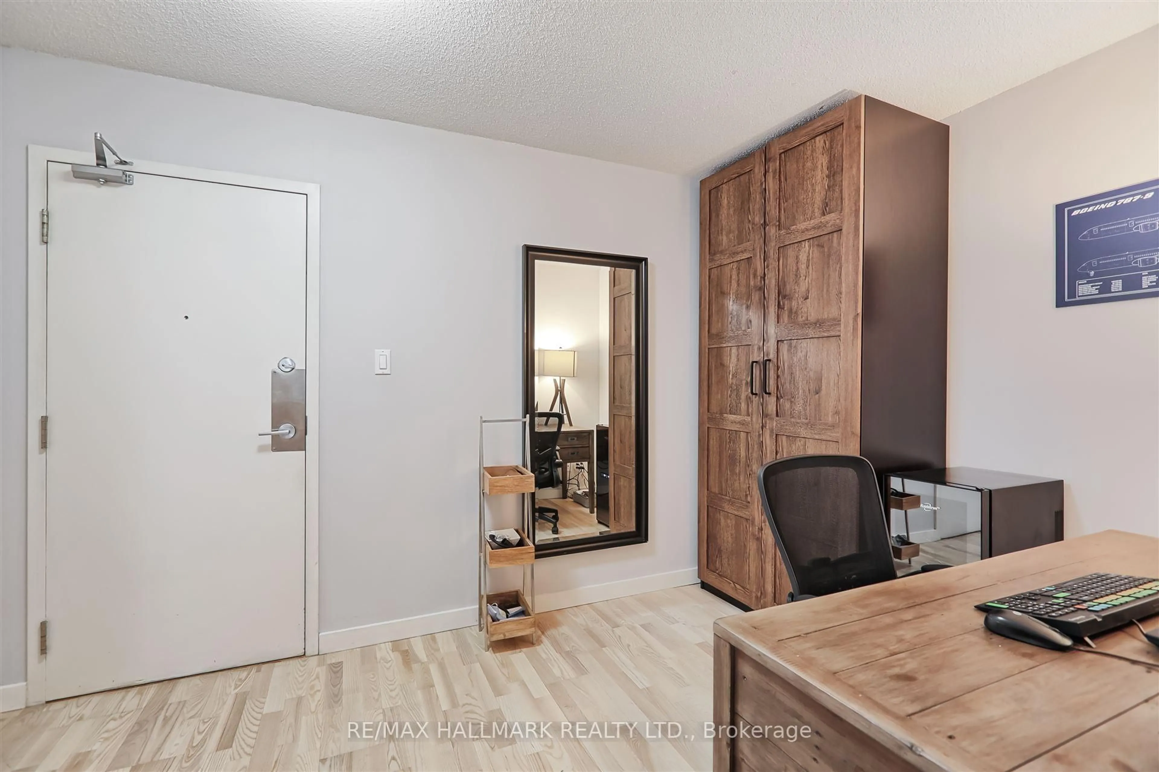 Indoor entryway for 650 Queens Quay #509, Toronto Ontario M5V 3N2