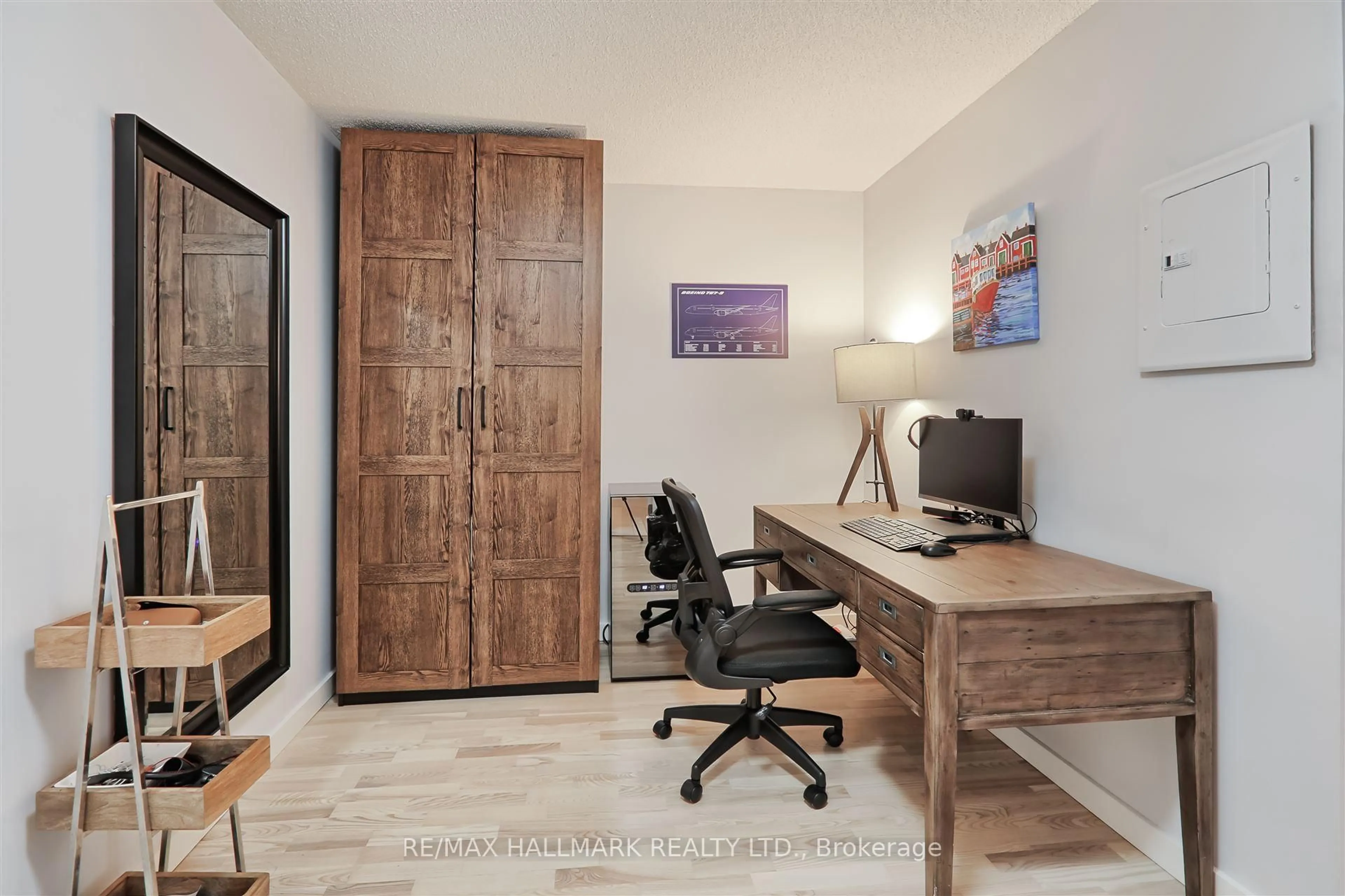 A pic of a room for 650 Queens Quay #509, Toronto Ontario M5V 3N2