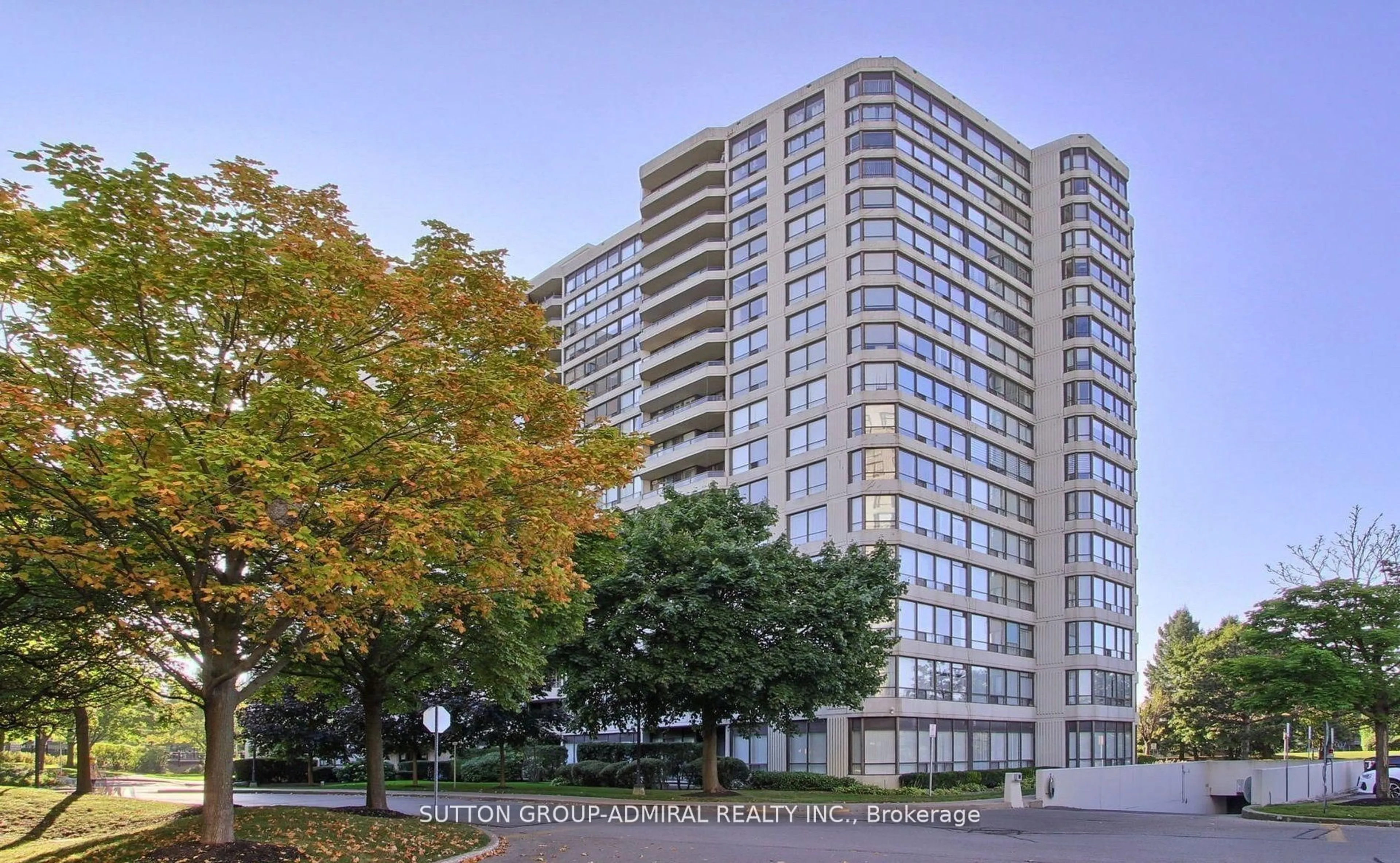 Indoor foyer for 1121 Steeles Ave #909, Toronto Ontario M2R 3W7