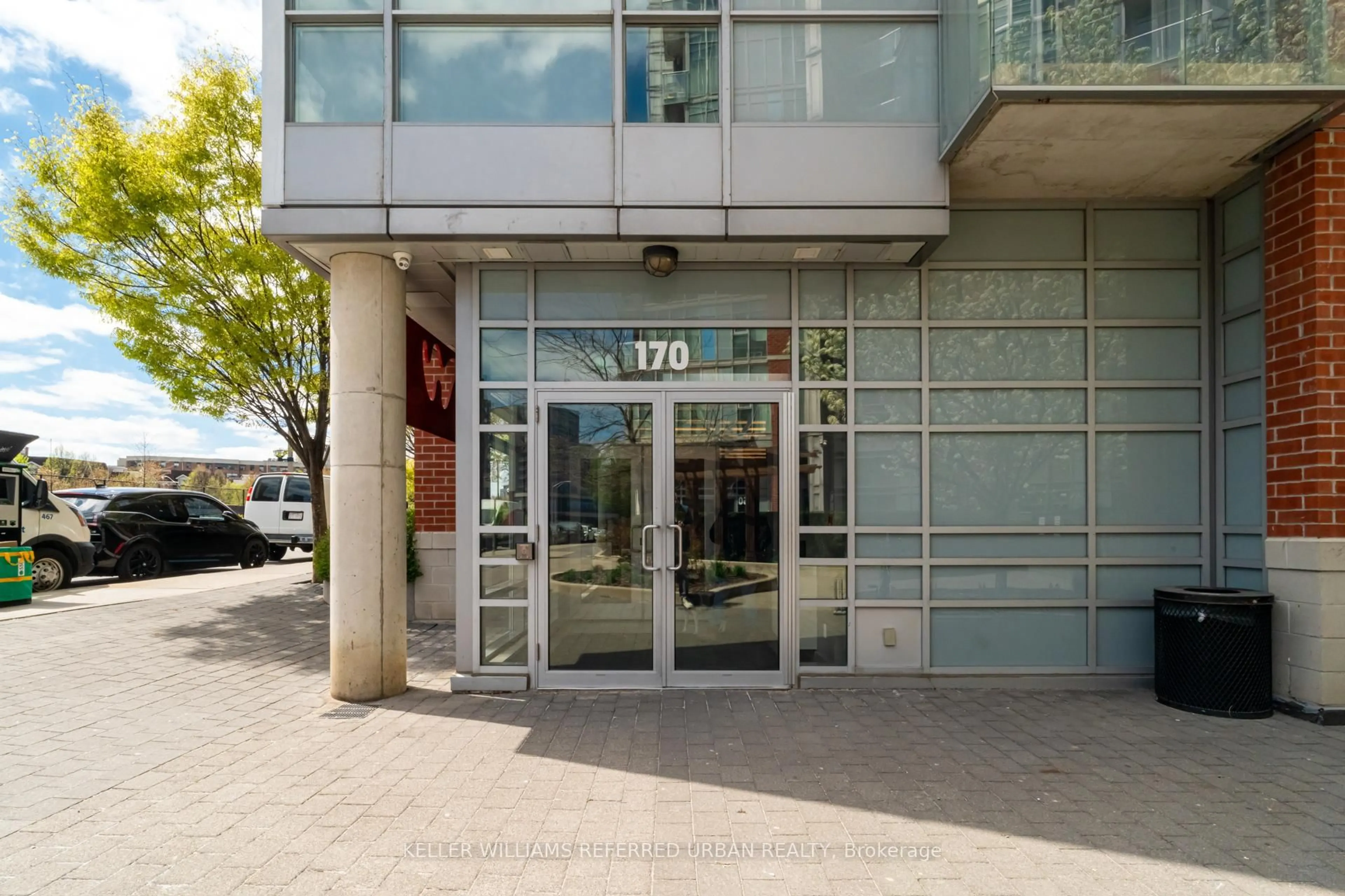 Indoor foyer for 170 Sudbury St #802, Toronto Ontario M6J 0A1
