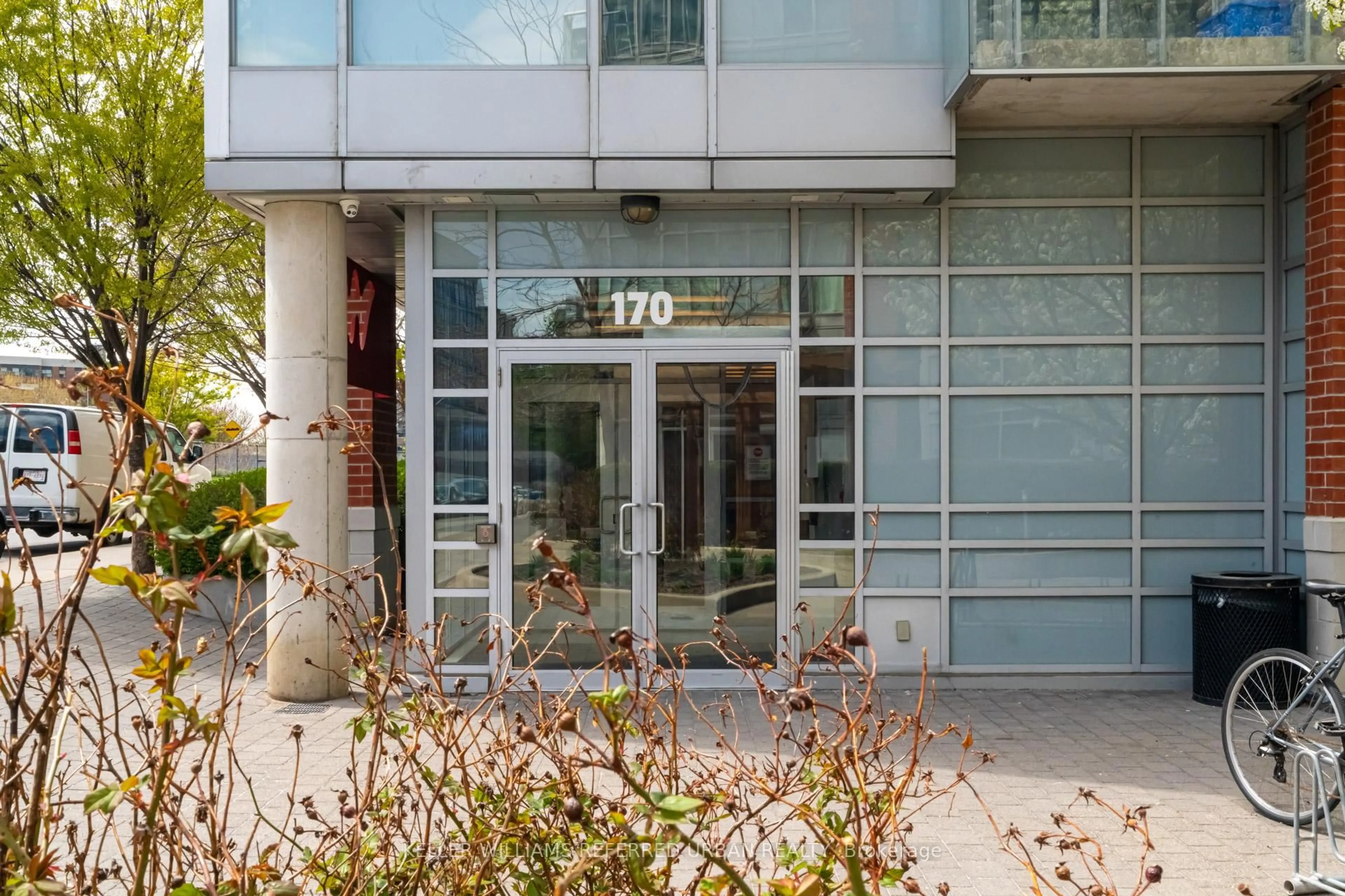 Indoor foyer for 170 Sudbury St #802, Toronto Ontario M6J 0A1