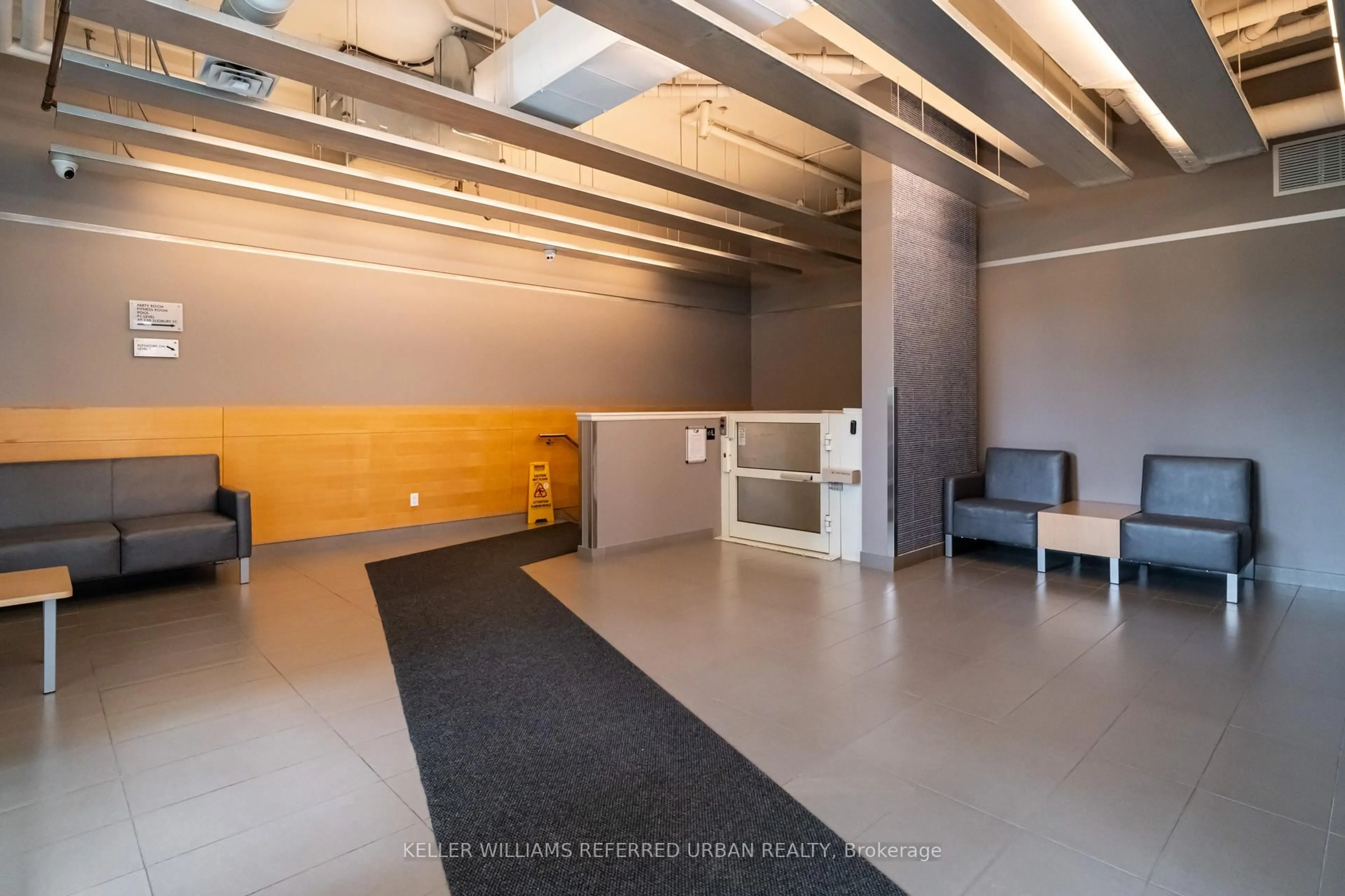 Indoor foyer for 170 Sudbury St #802, Toronto Ontario M6J 0A1
