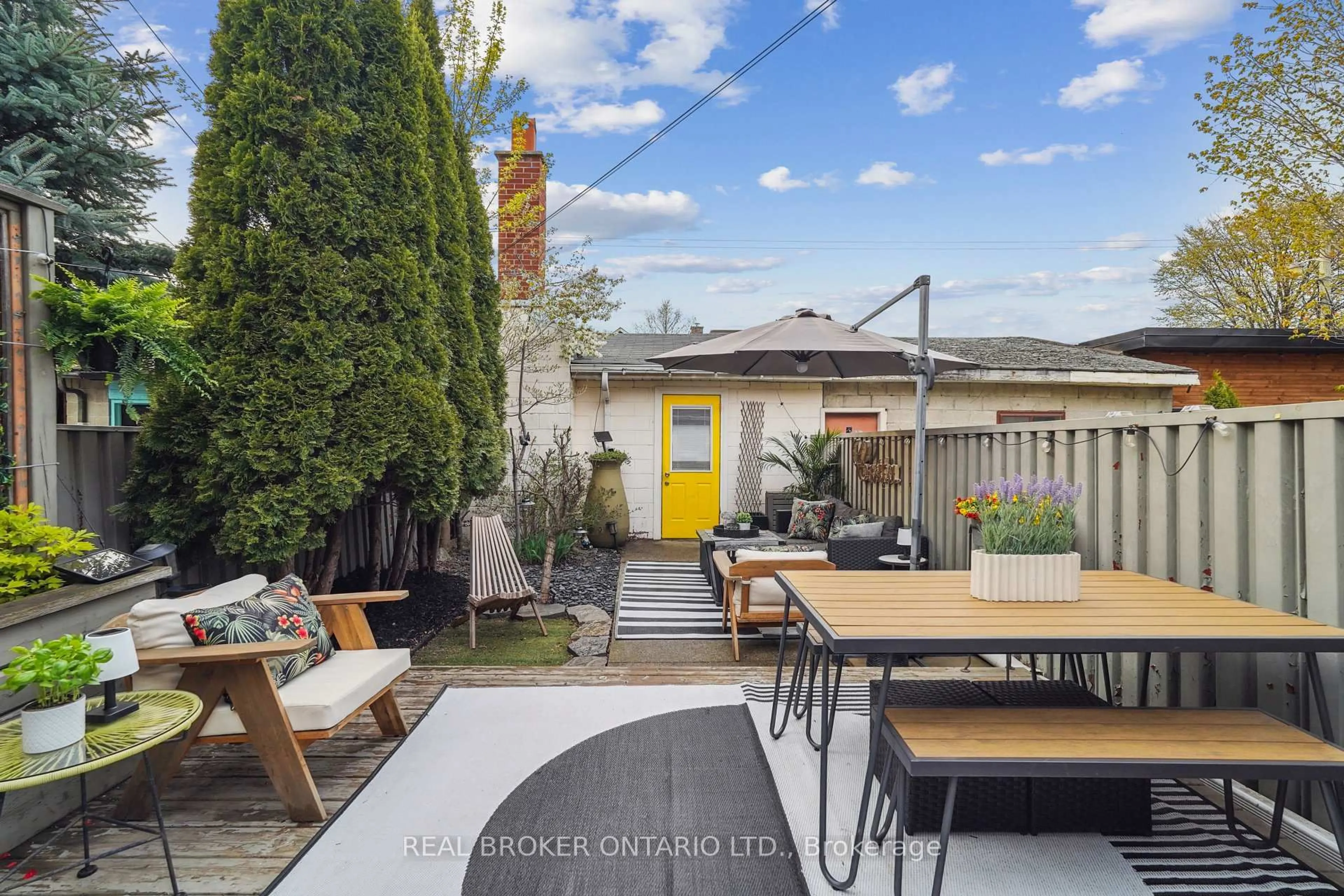 Patio, street for 20 Alma Ave, Toronto Ontario M6J 1N3