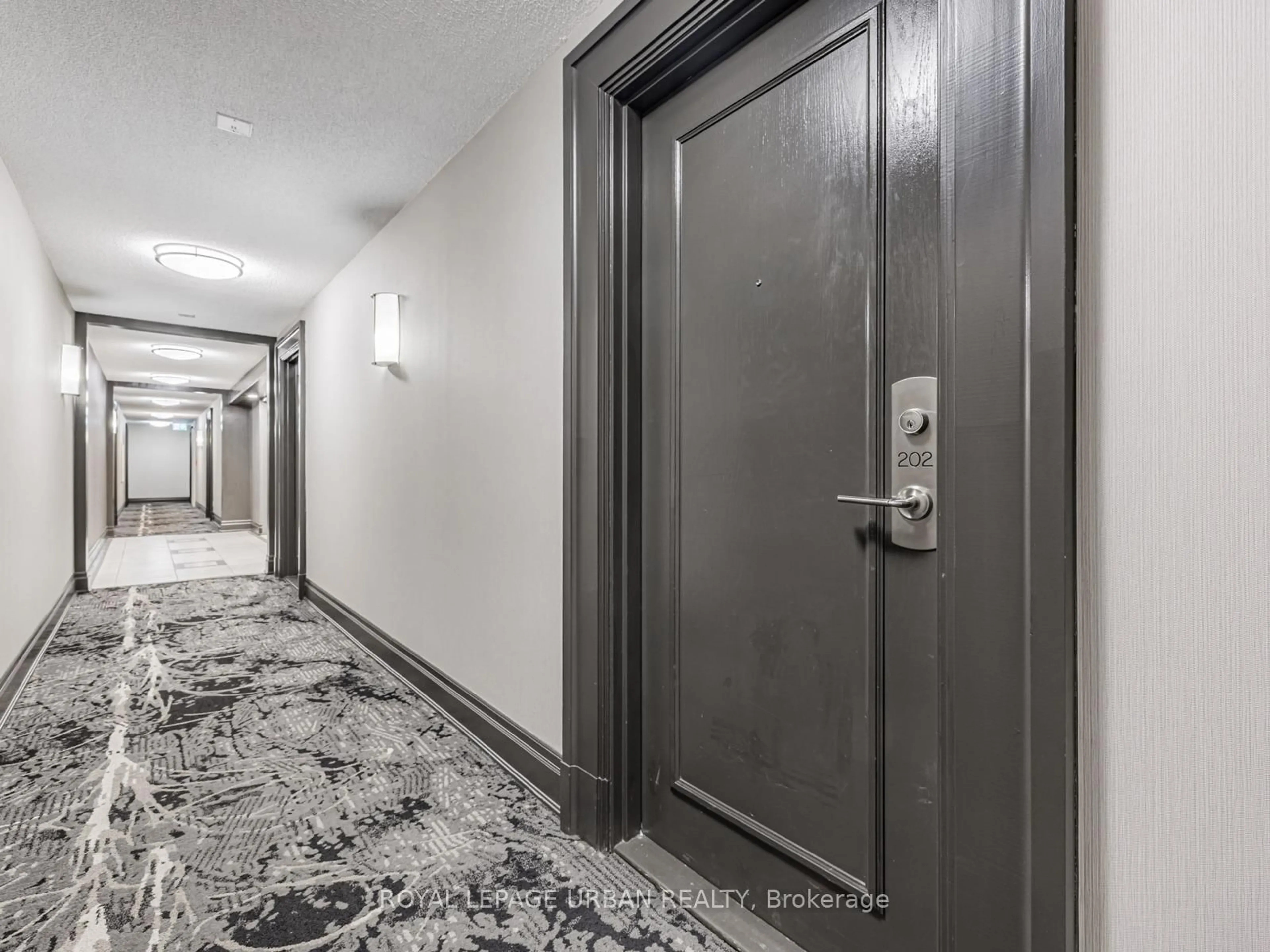 Indoor foyer for 1103 Leslie St #202, Toronto Ontario M3C 4G8