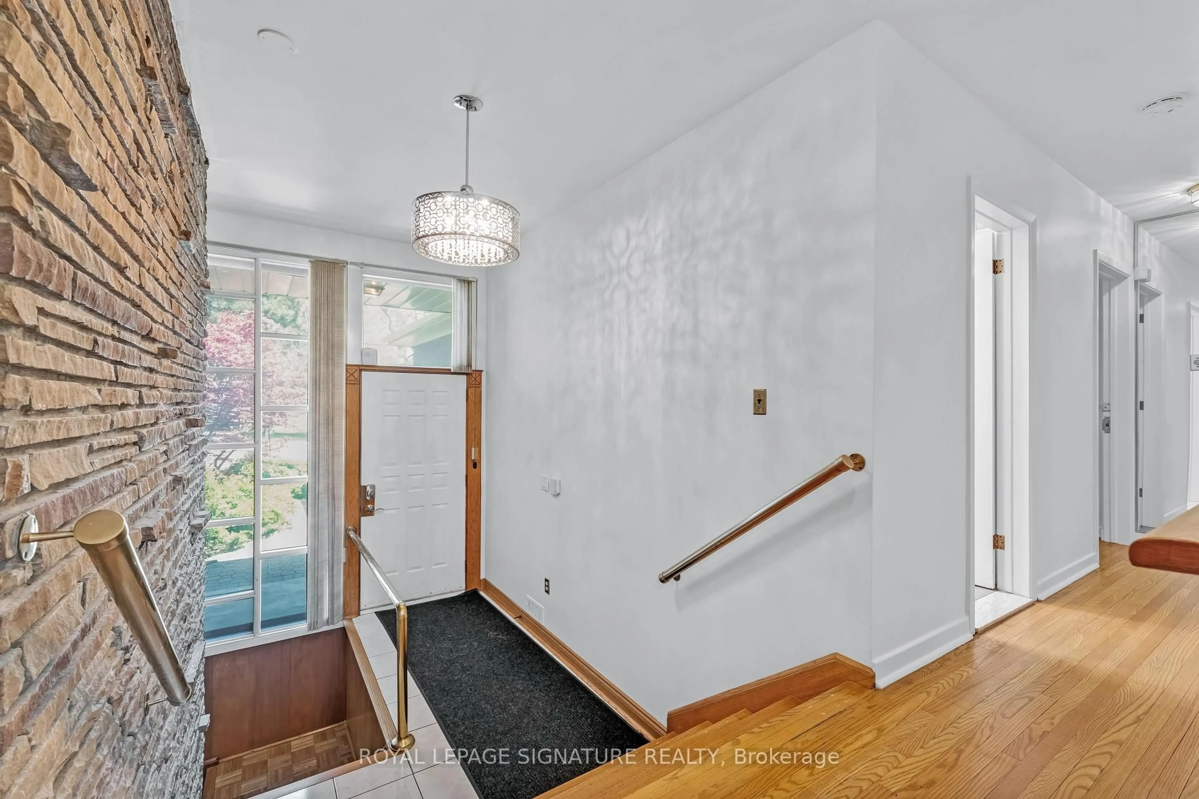 Indoor entryway for 86 Heathview Ave, Toronto Ontario M2K 2C5