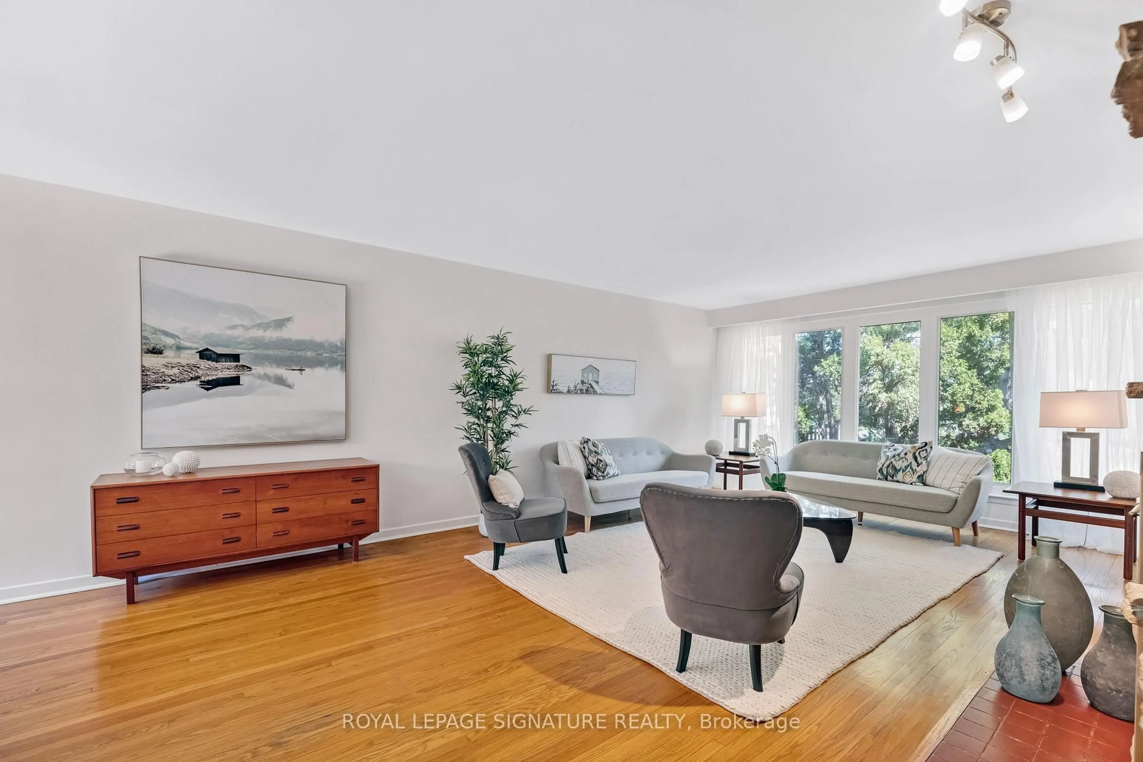 Living room with furniture, unknown for 86 Heathview Ave, Toronto Ontario M2K 2C5