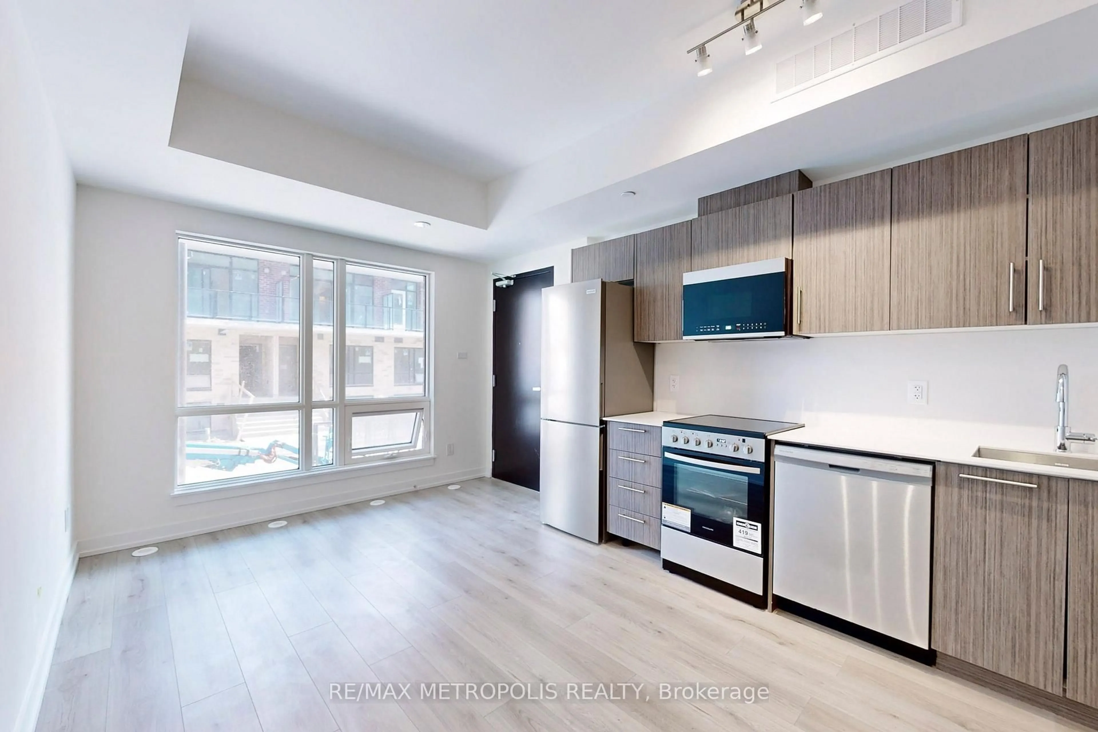 Open concept kitchen, unknown for 871 Sheppard Ave #42, Toronto Ontario M3H 0E8