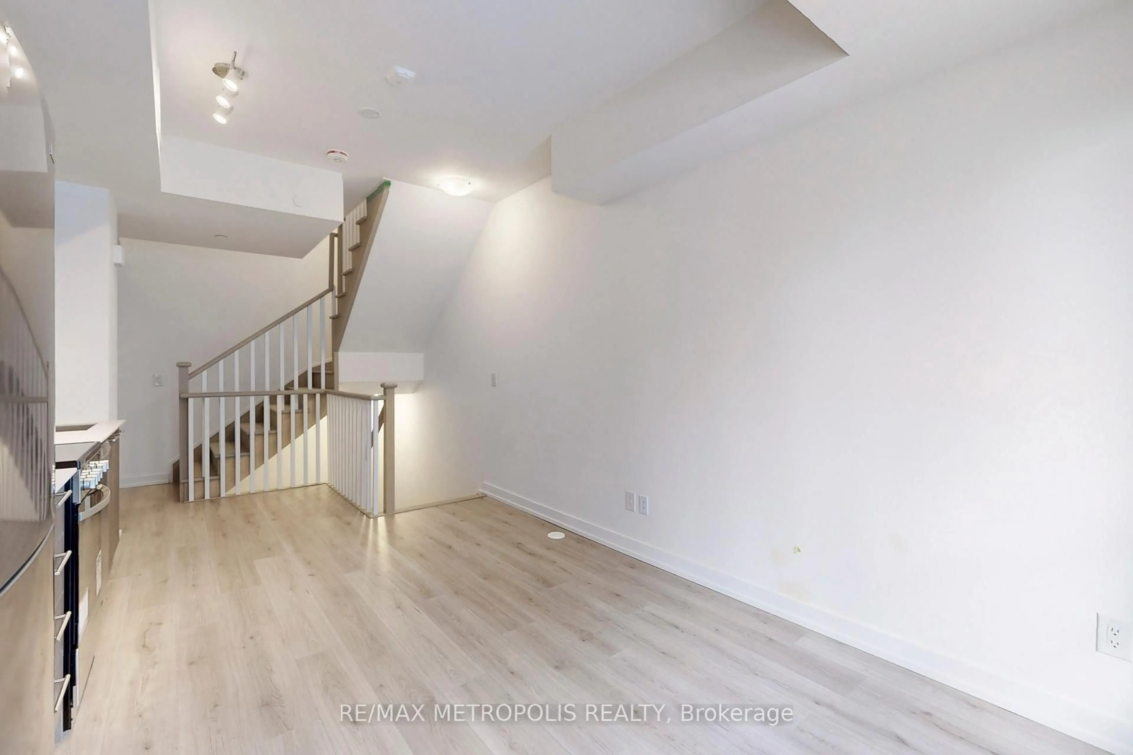 A pic of a room for 871 Sheppard Ave #42, Toronto Ontario M3H 0E8