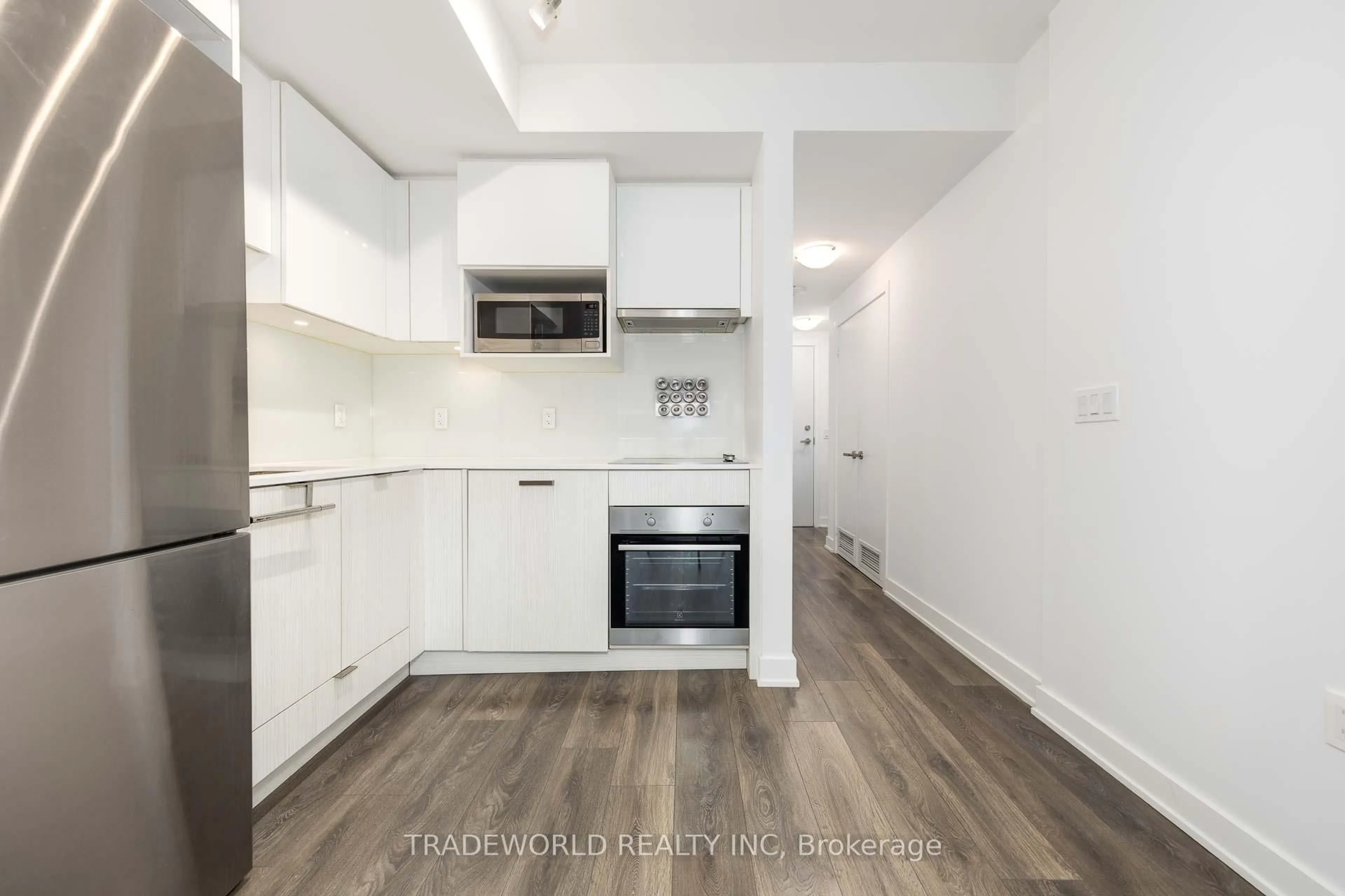 Standard kitchen, unknown for 195 Redpath Ave #1214, Toronto Ontario M4P 0E4