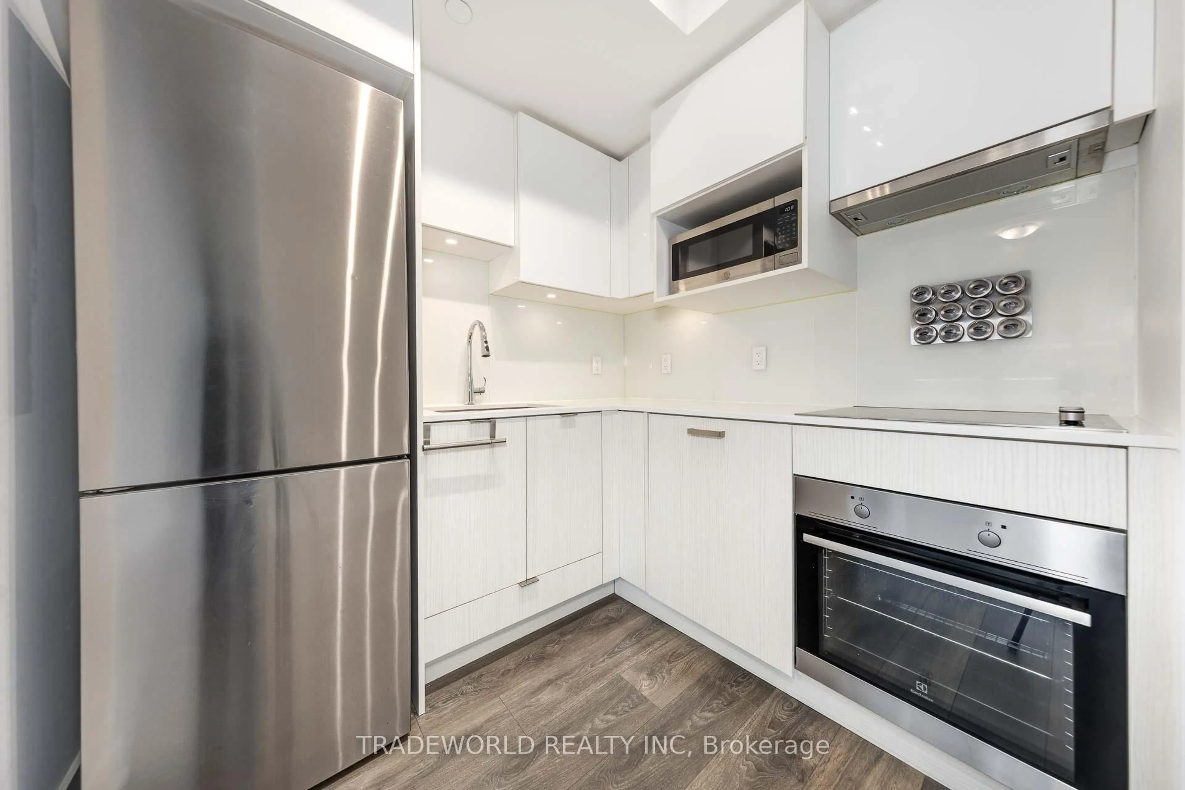 Standard kitchen, unknown for 195 Redpath Ave #1214, Toronto Ontario M4P 0E4