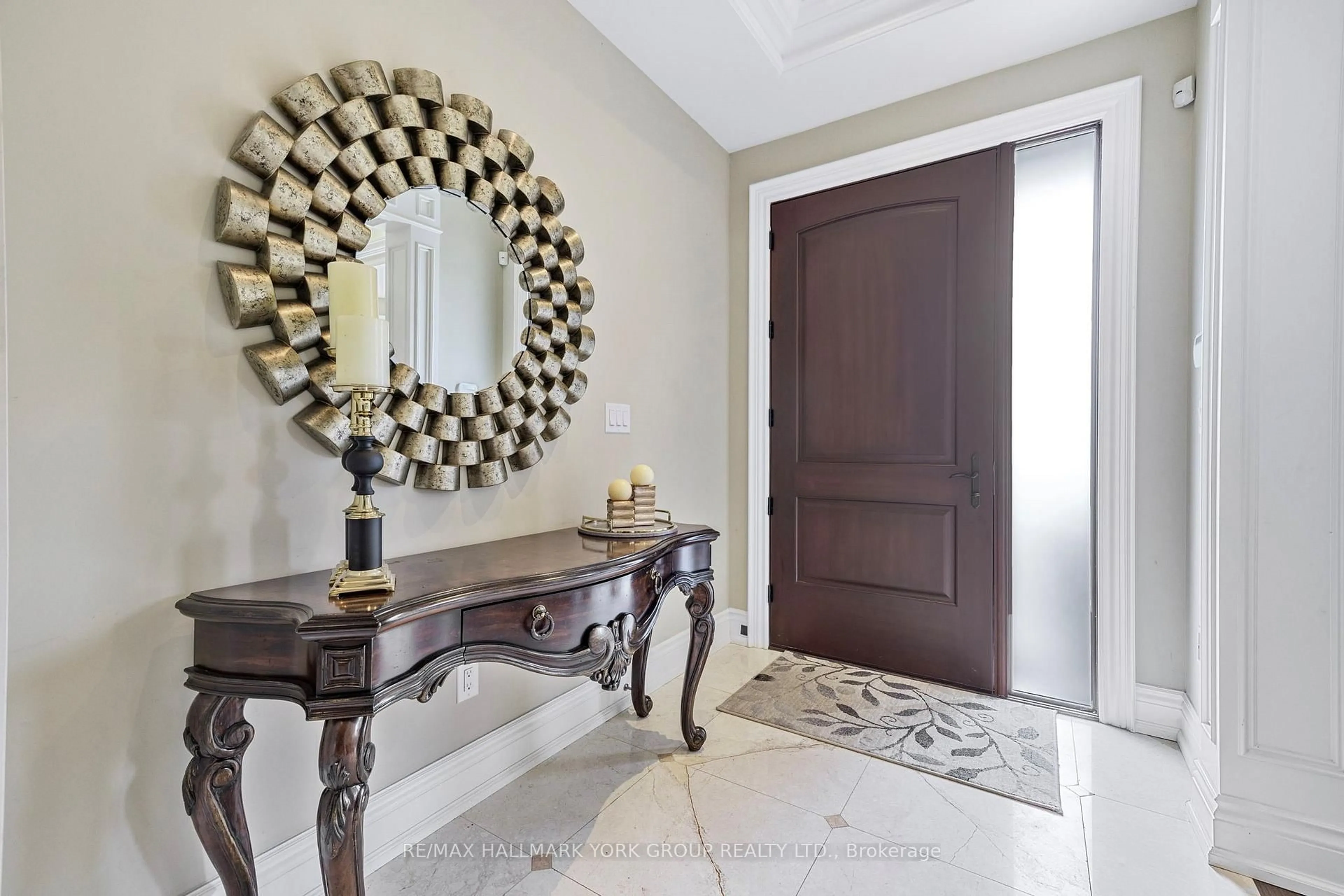 Indoor entryway for 376A Drewry Ave, Toronto Ontario M2M 1E7