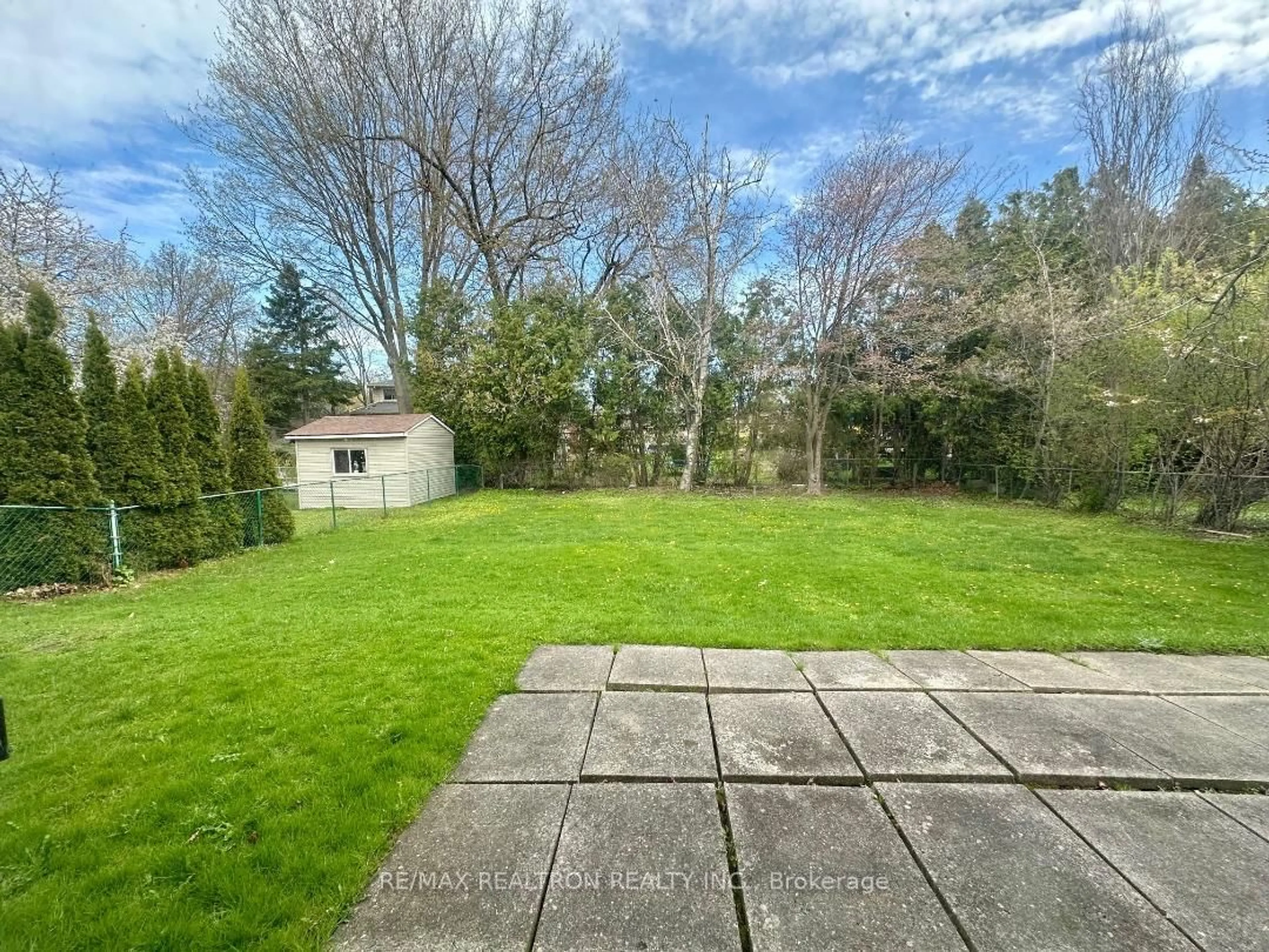 A pic from outside/outdoor area/front of a property/back of a property/a pic from drone, forest/trees view for 344 Pleasant Ave, Toronto Ontario M2R 2R4