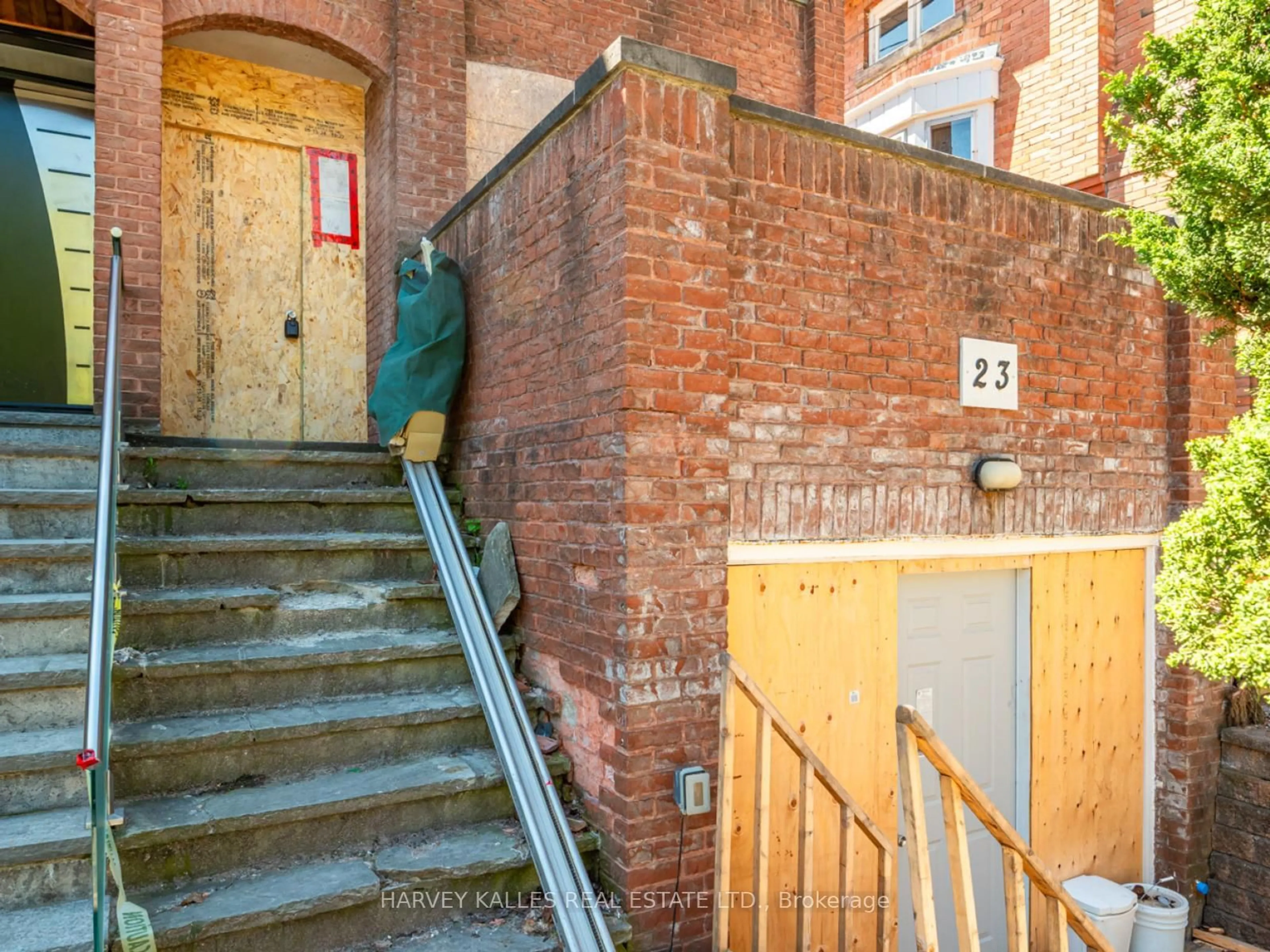 Stairs for 23 Lonsdale Rd, Toronto Ontario M4V 1W4