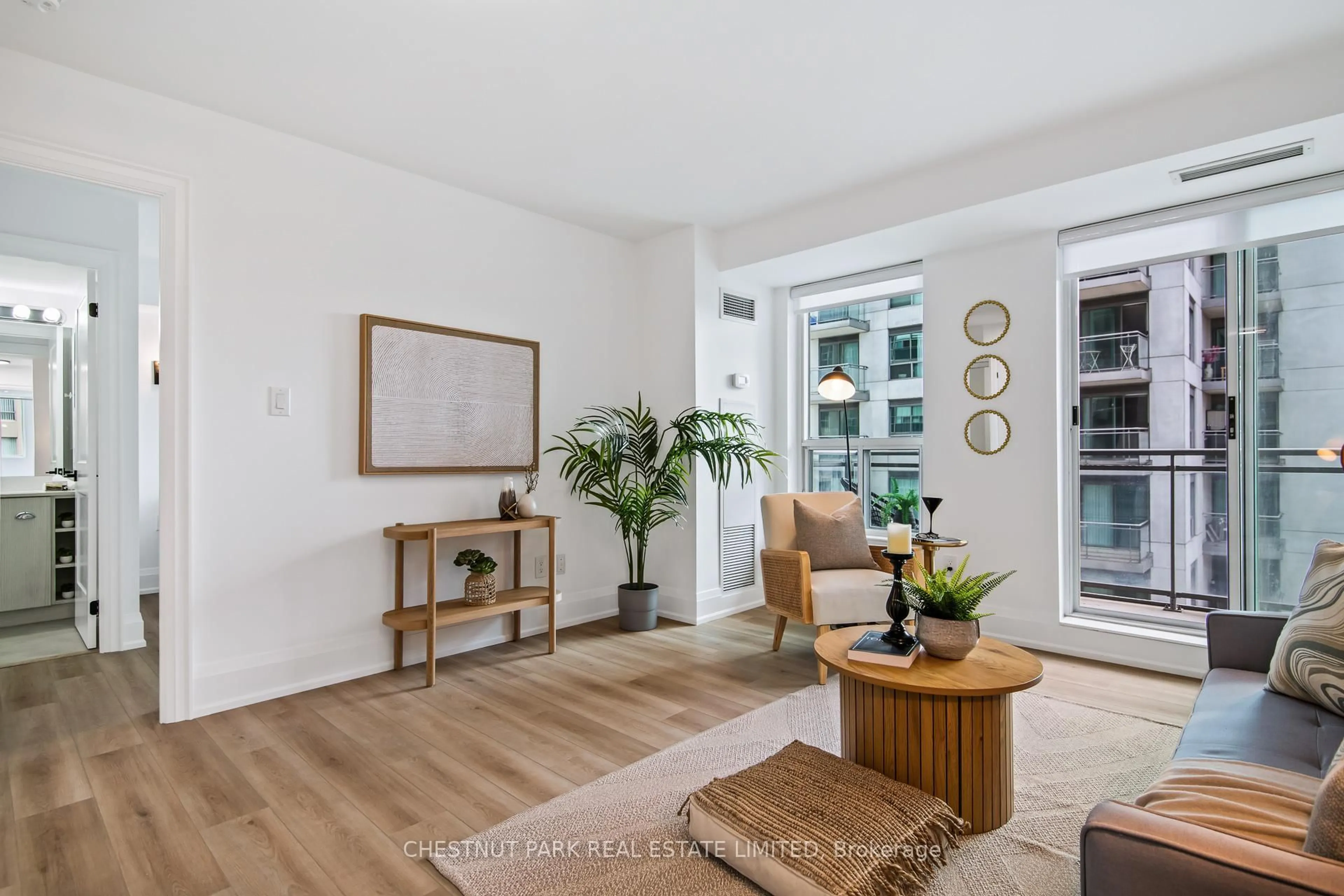 Living room with furniture, wood/laminate floor for 188 Doris Ave #1403, Toronto Ontario M2N 6Z5