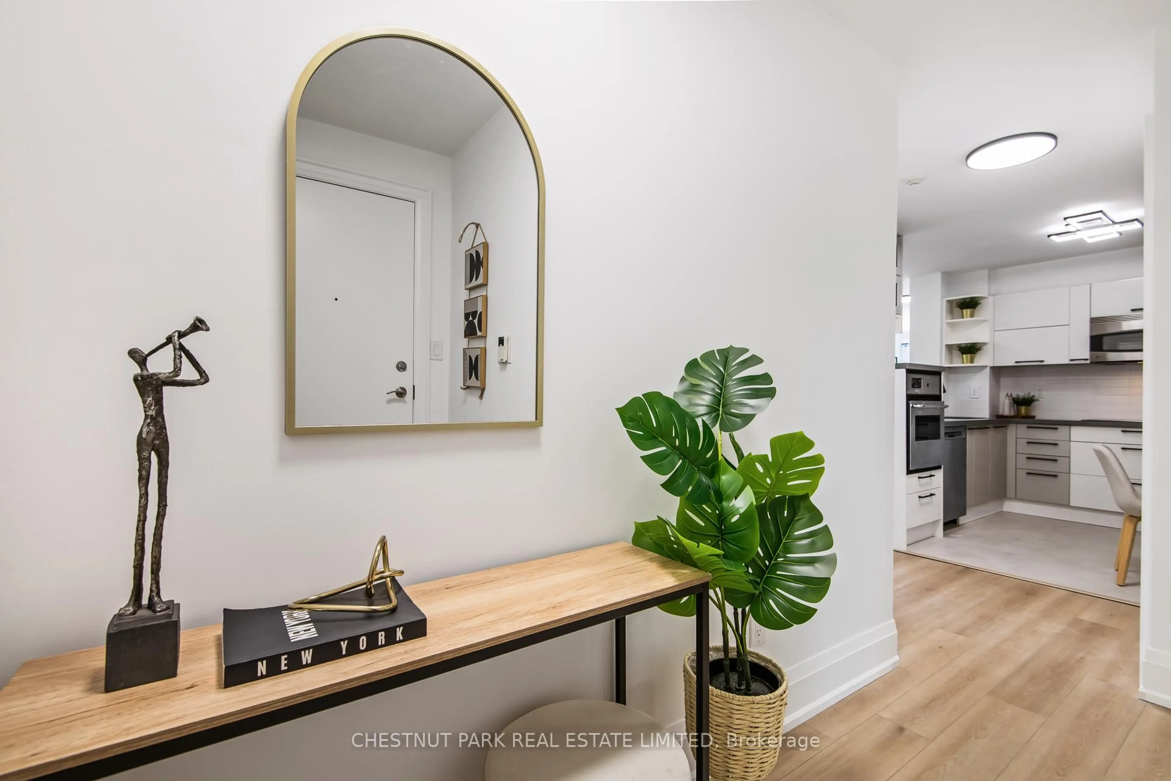 Indoor entryway for 188 Doris Ave #1403, Toronto Ontario M2N 6Z5