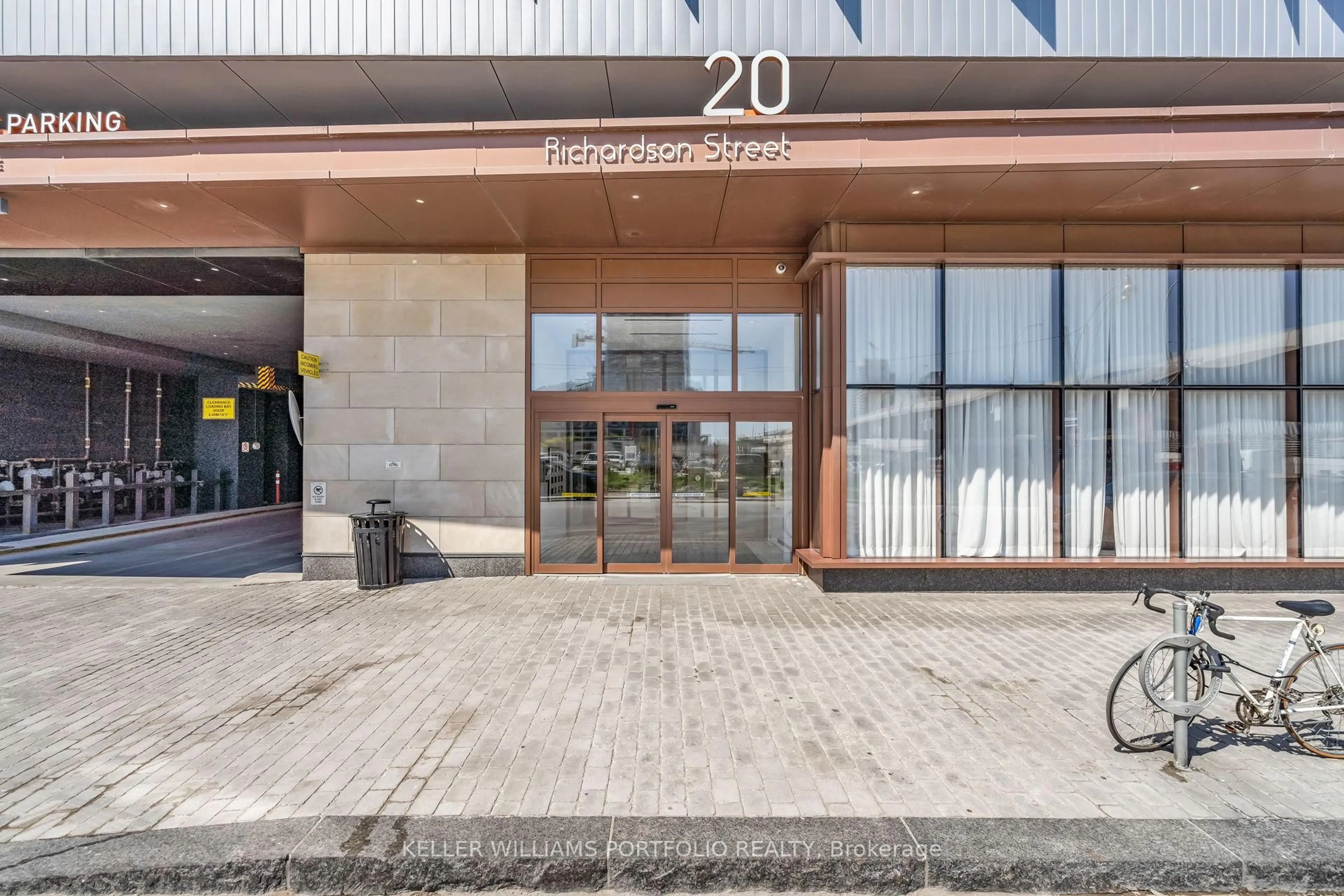 Indoor foyer for 20 Richardson St #2810, Toronto Ontario M5A 0S6