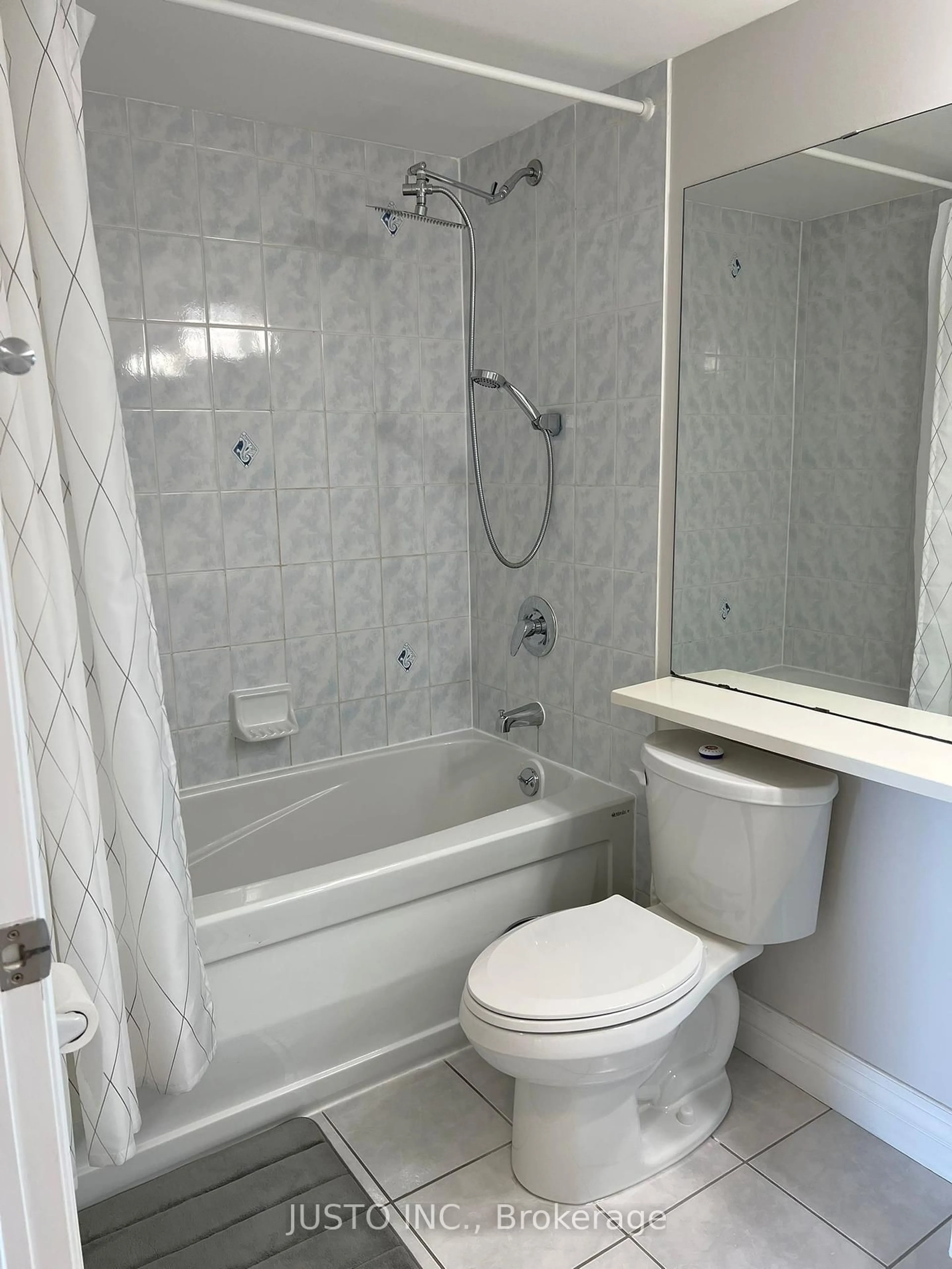 Standard bathroom, ceramic/tile floor for 188 Doris Ave #1818, Toronto Ontario M2N 6Z5