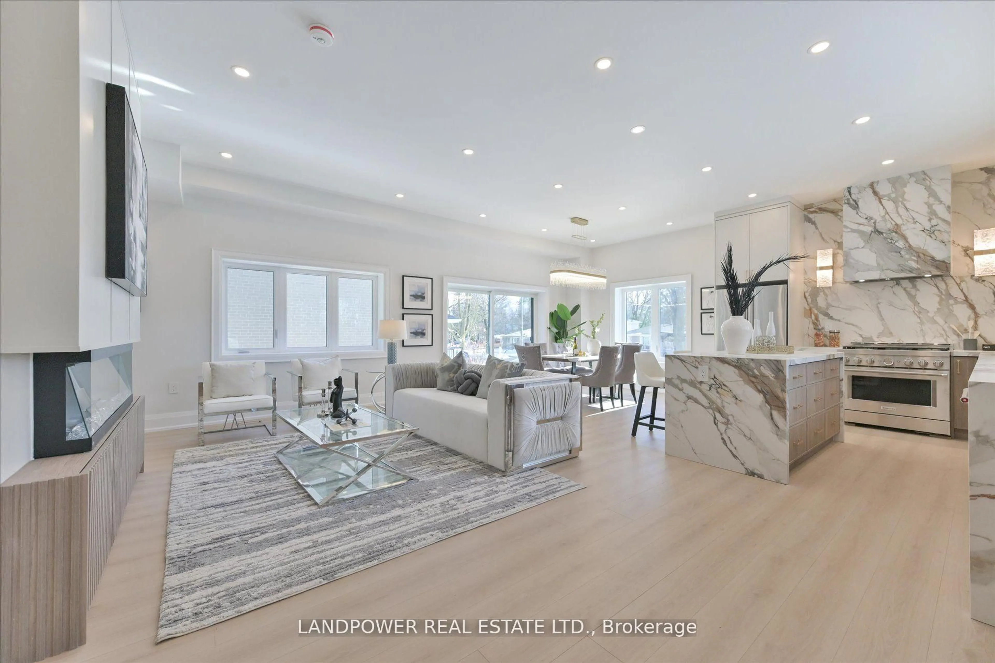 Living room with furniture, unknown for 5 Trailside Dr, Toronto Ontario M2J 2E1