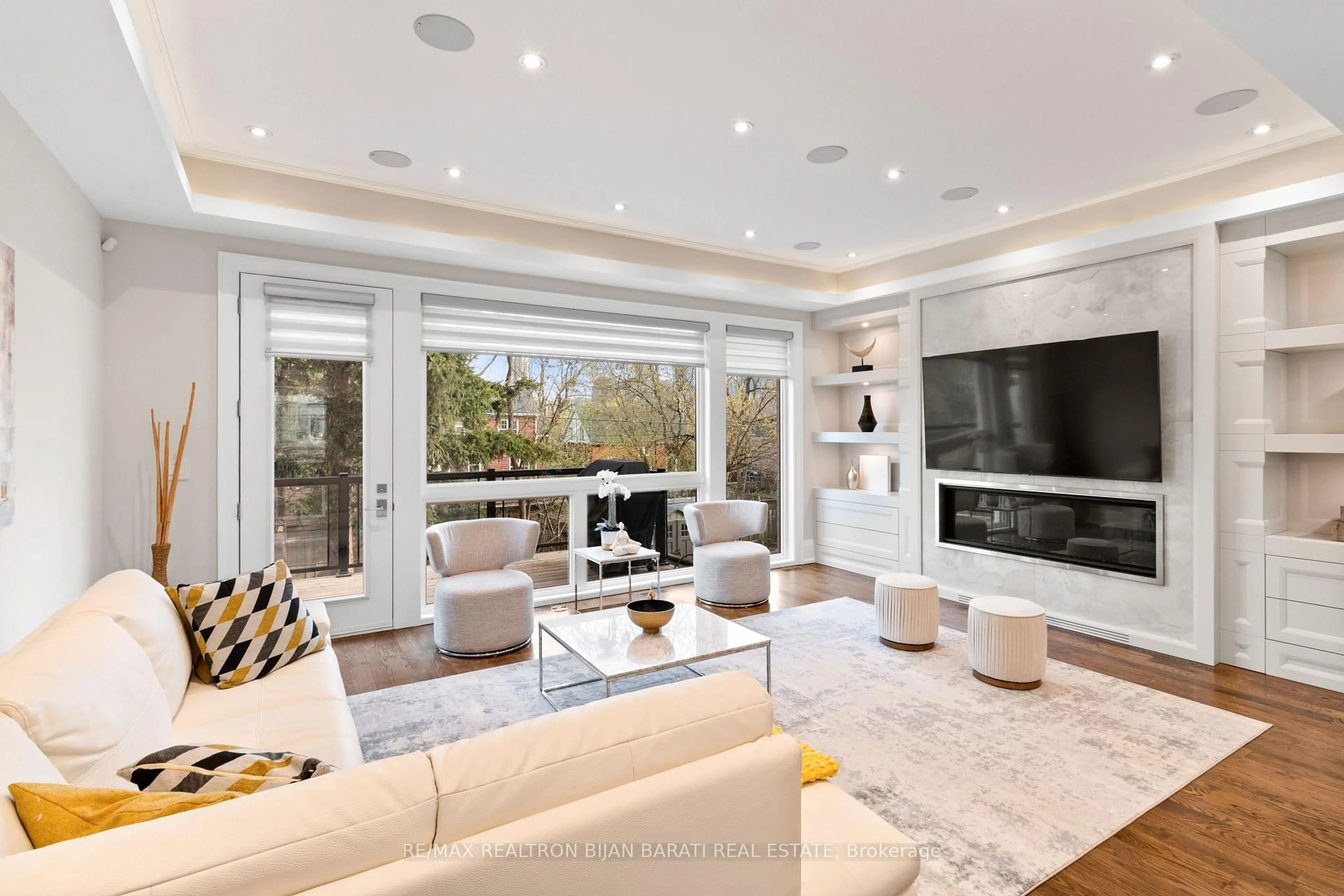 Living room with furniture, unknown for 109 Kingsdale Ave, Toronto Ontario M2N 3W5