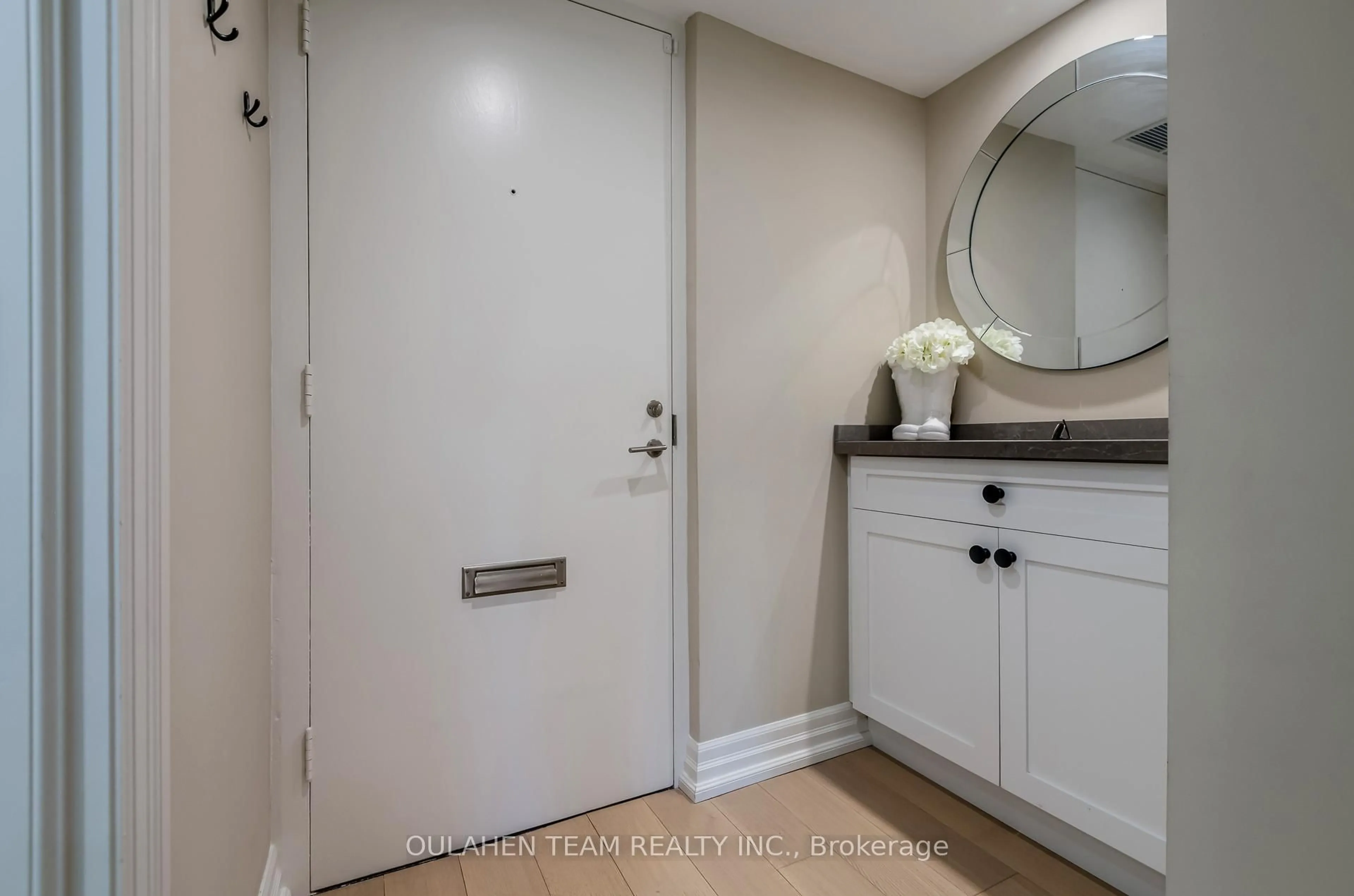 Indoor entryway for 20 Avoca Ave #301, Toronto Ontario M4T 2B8