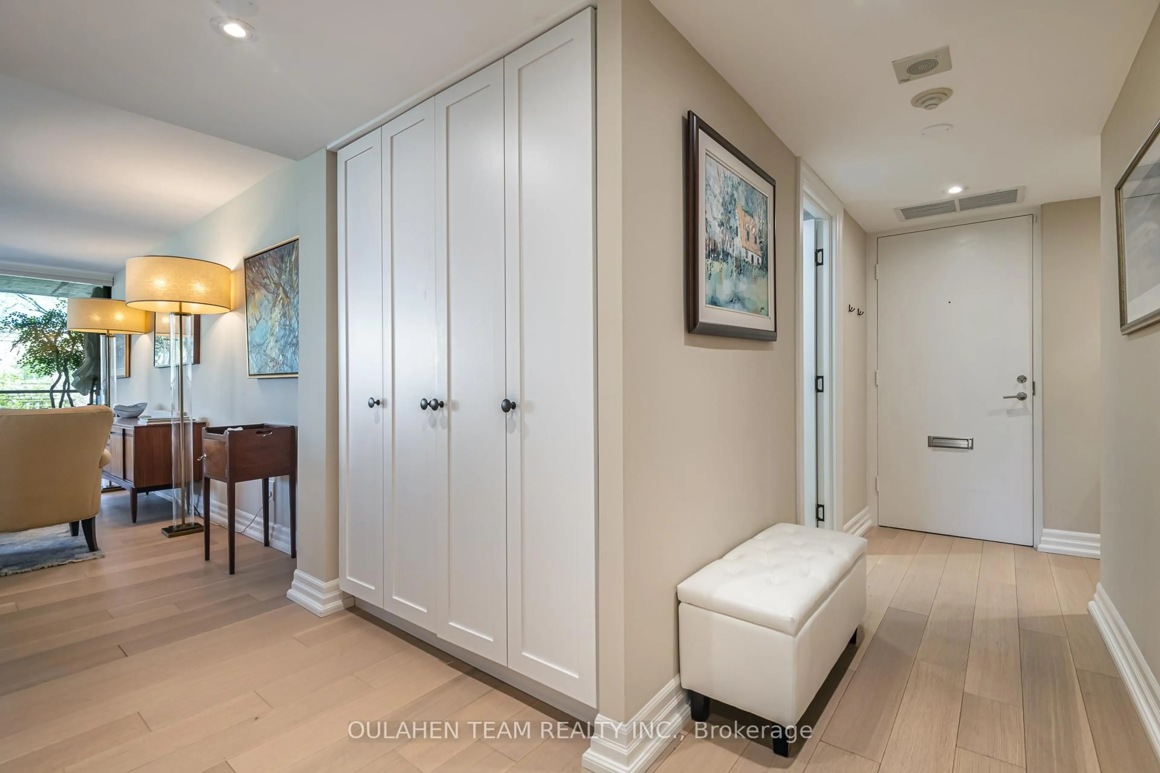 Indoor entryway for 20 Avoca Ave #301, Toronto Ontario M4T 2B8