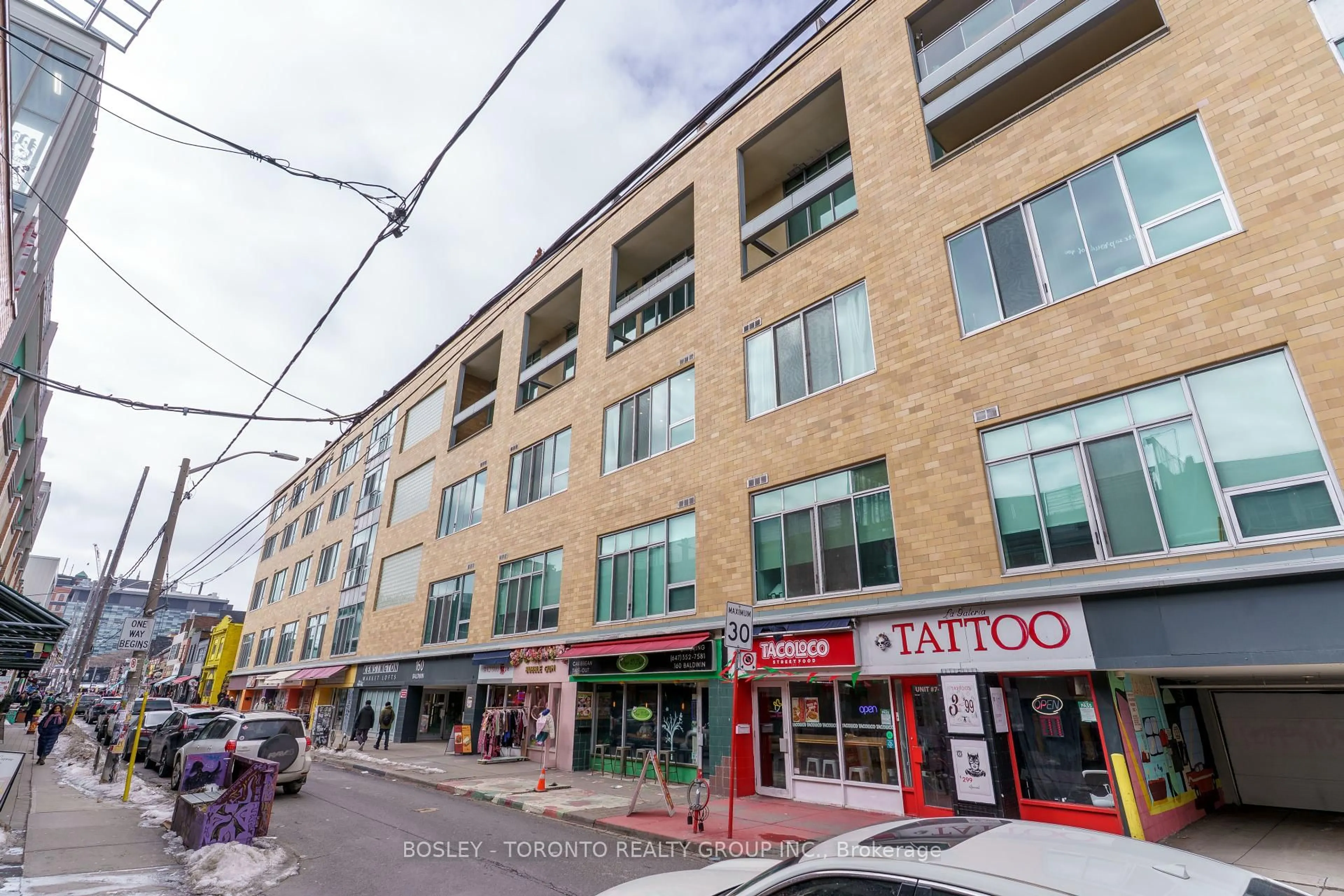 Patio, building for 160 Baldwin St #420, Toronto Ontario M5T 3K7