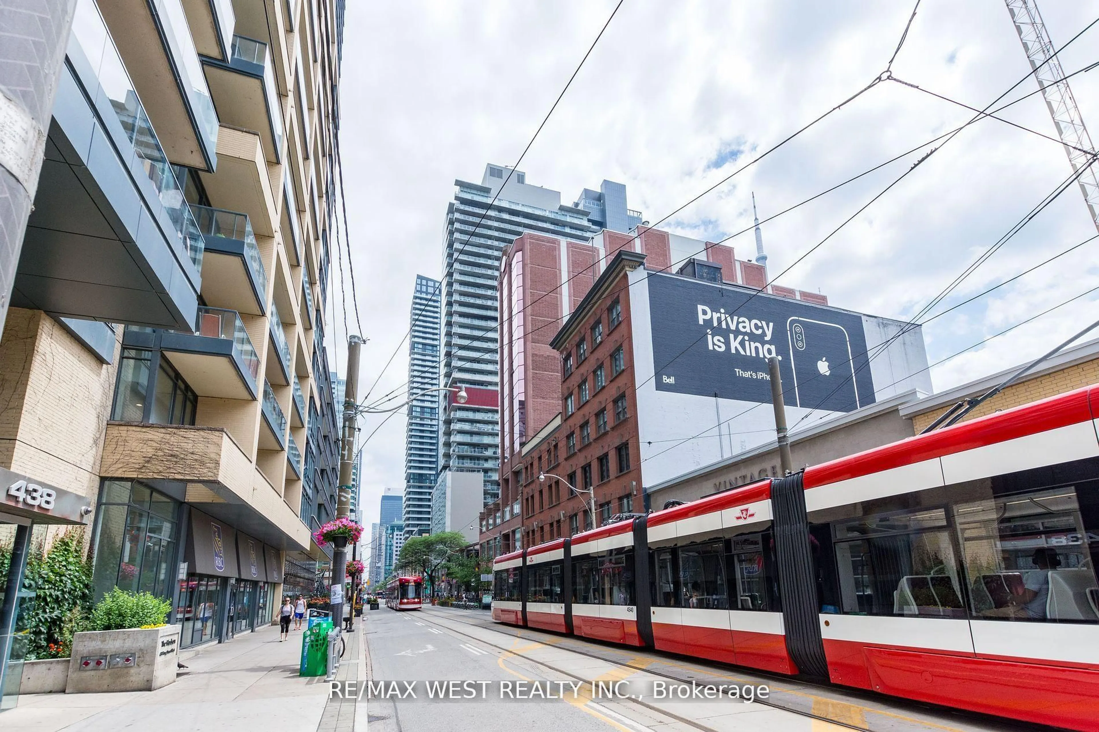 Patio, street for 375 King St #807, Toronto Ontario M5V 1K5