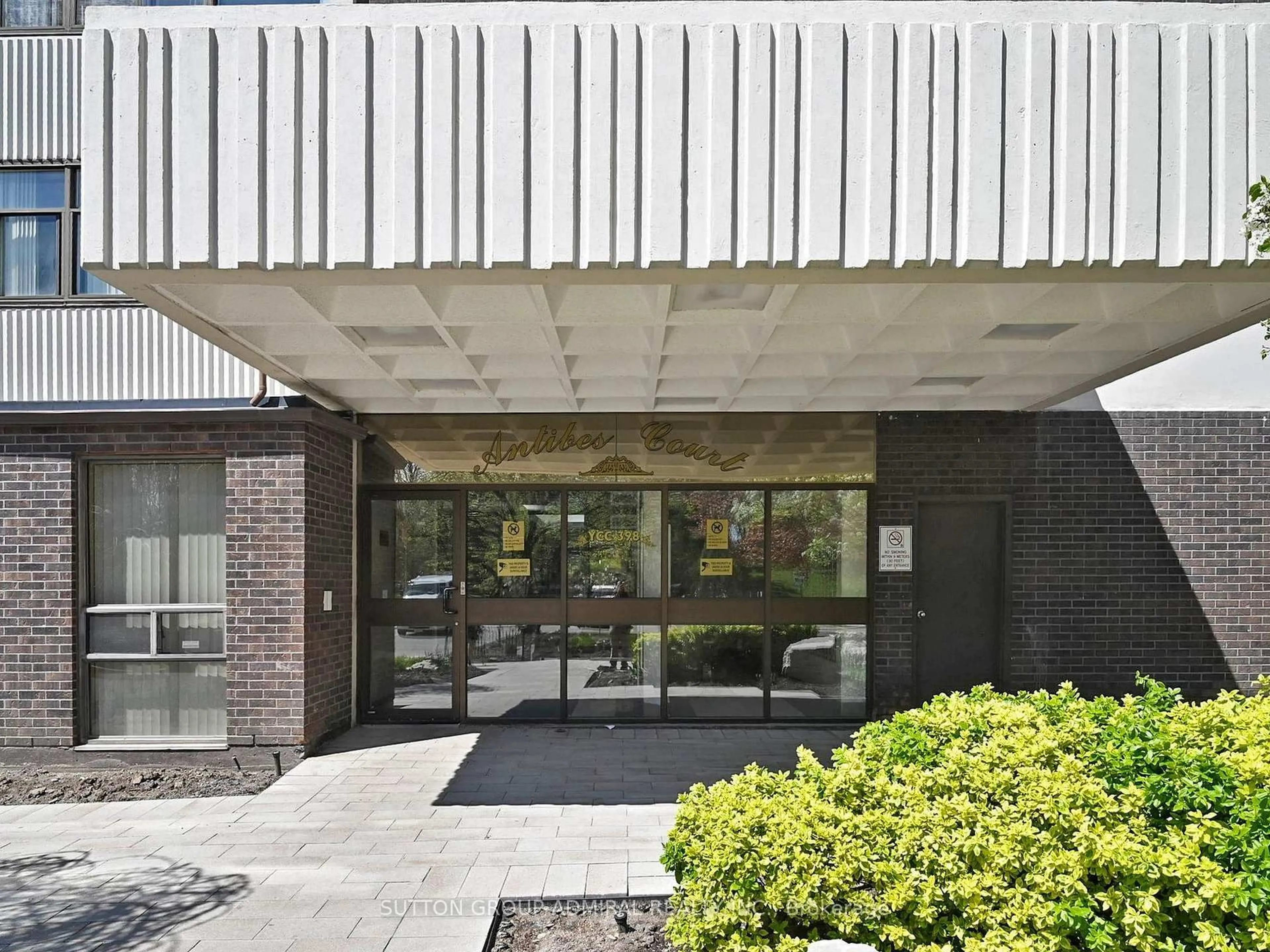Indoor foyer for 100 Antibes Dr #1204, Toronto Ontario M2R 3N1