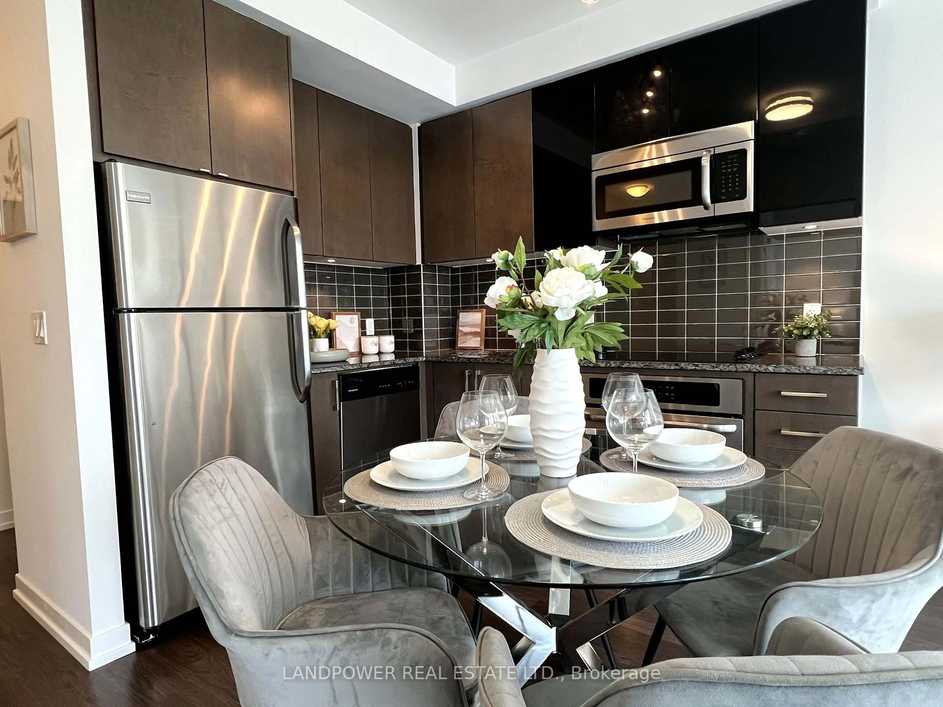 Contemporary kitchen, unknown for 98 Lillian St #718, Toronto Ontario M4S 0A5