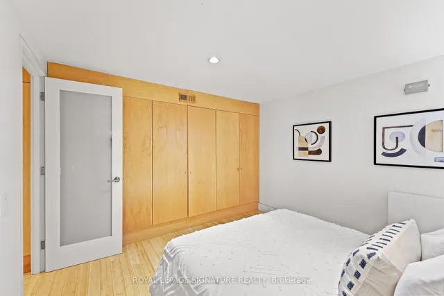 Additional property image - 215 Bowood Ave