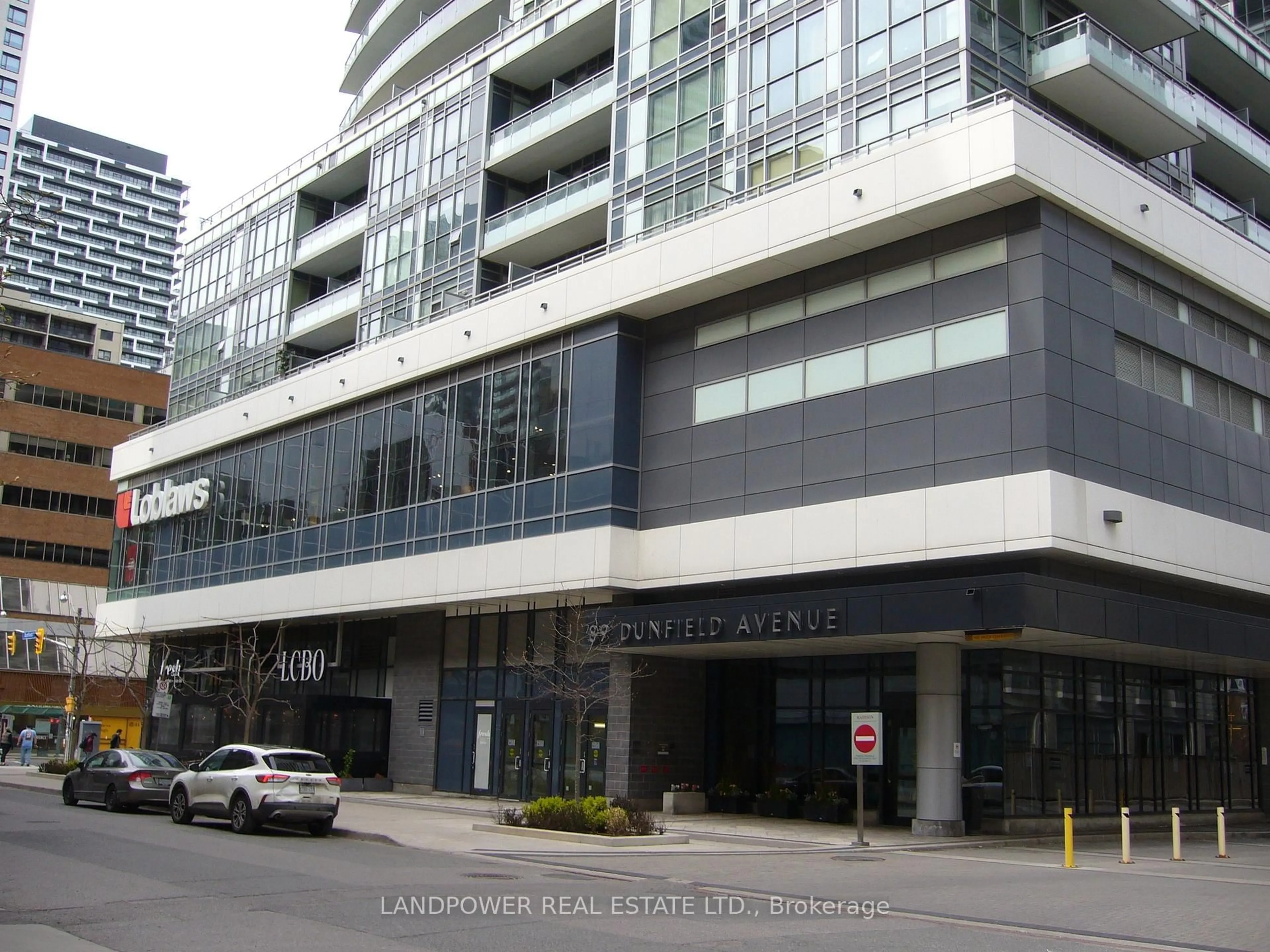 Indoor foyer for 89 Dunfield Ave #1704, Toronto Ontario M4S 0A4
