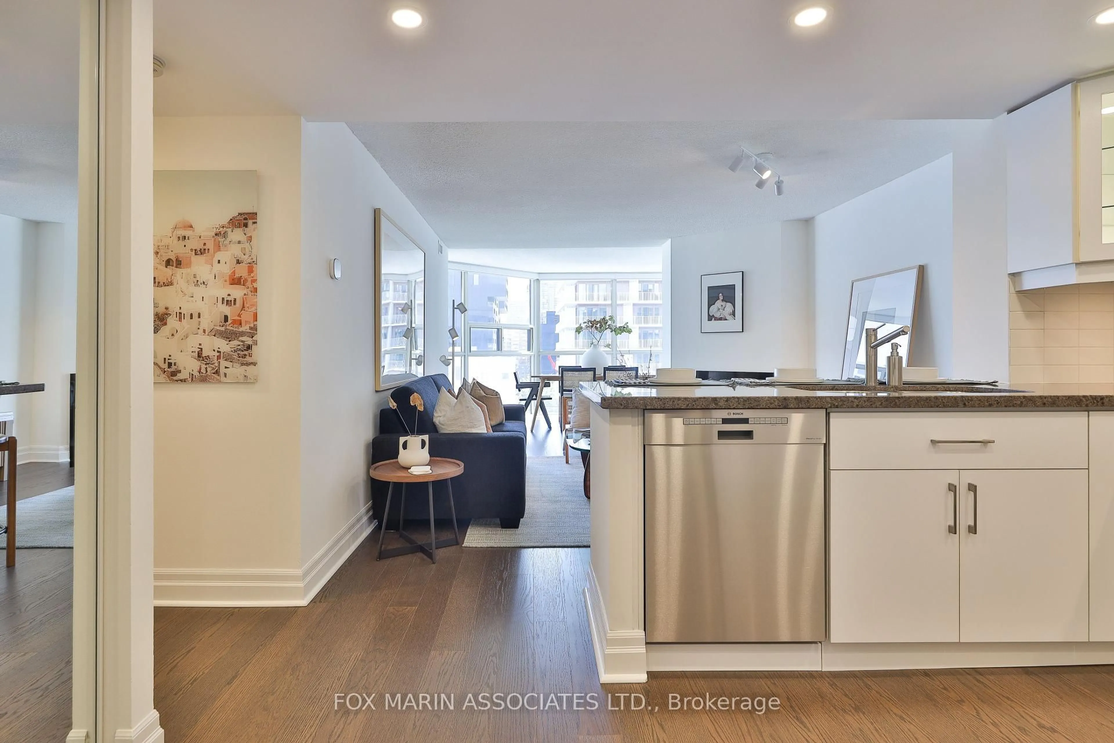 Open concept kitchen, unknown for 701 King St #1013, Toronto Ontario M5V 2W7
