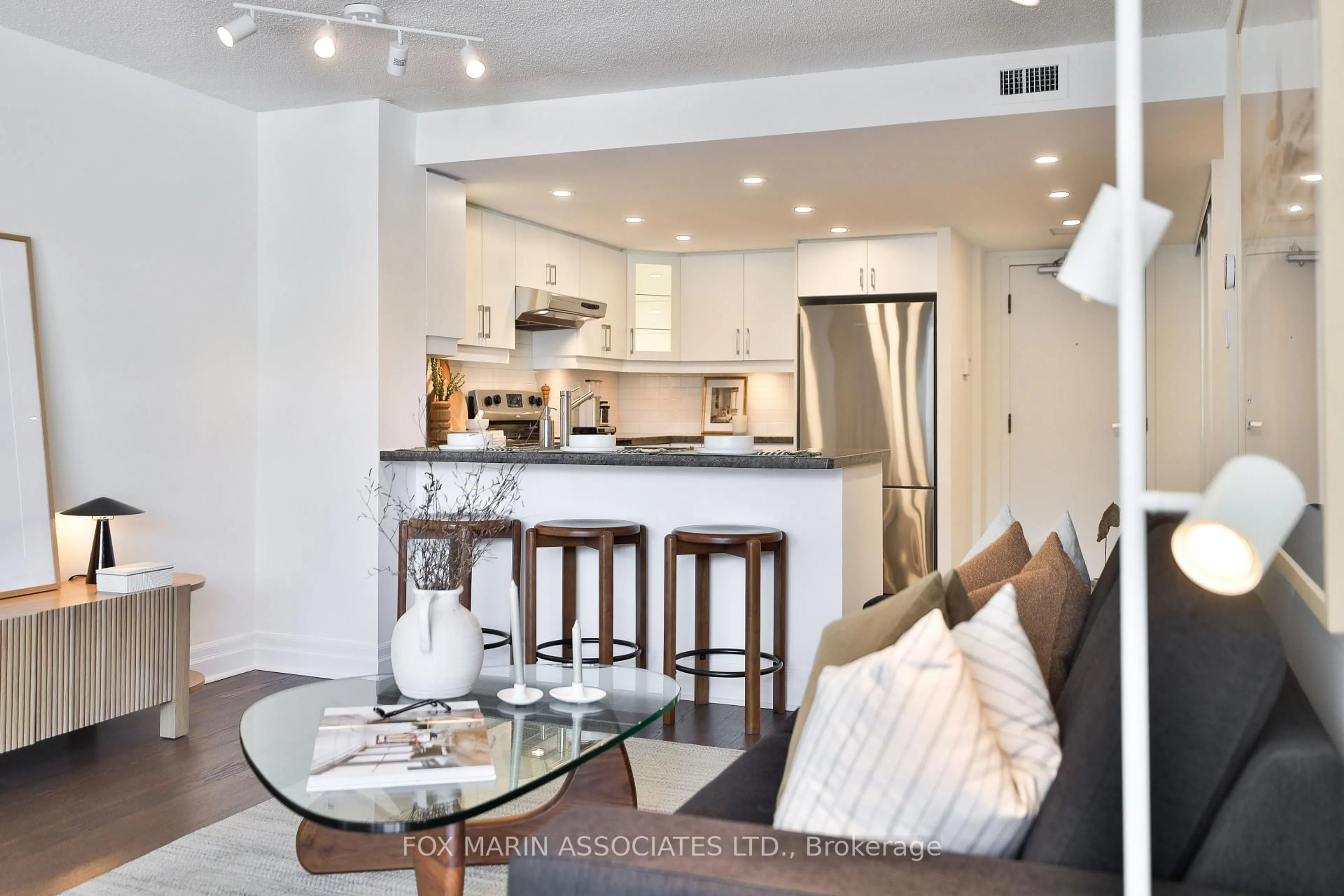 Open concept kitchen, unknown for 701 King St #1013, Toronto Ontario M5V 2W7