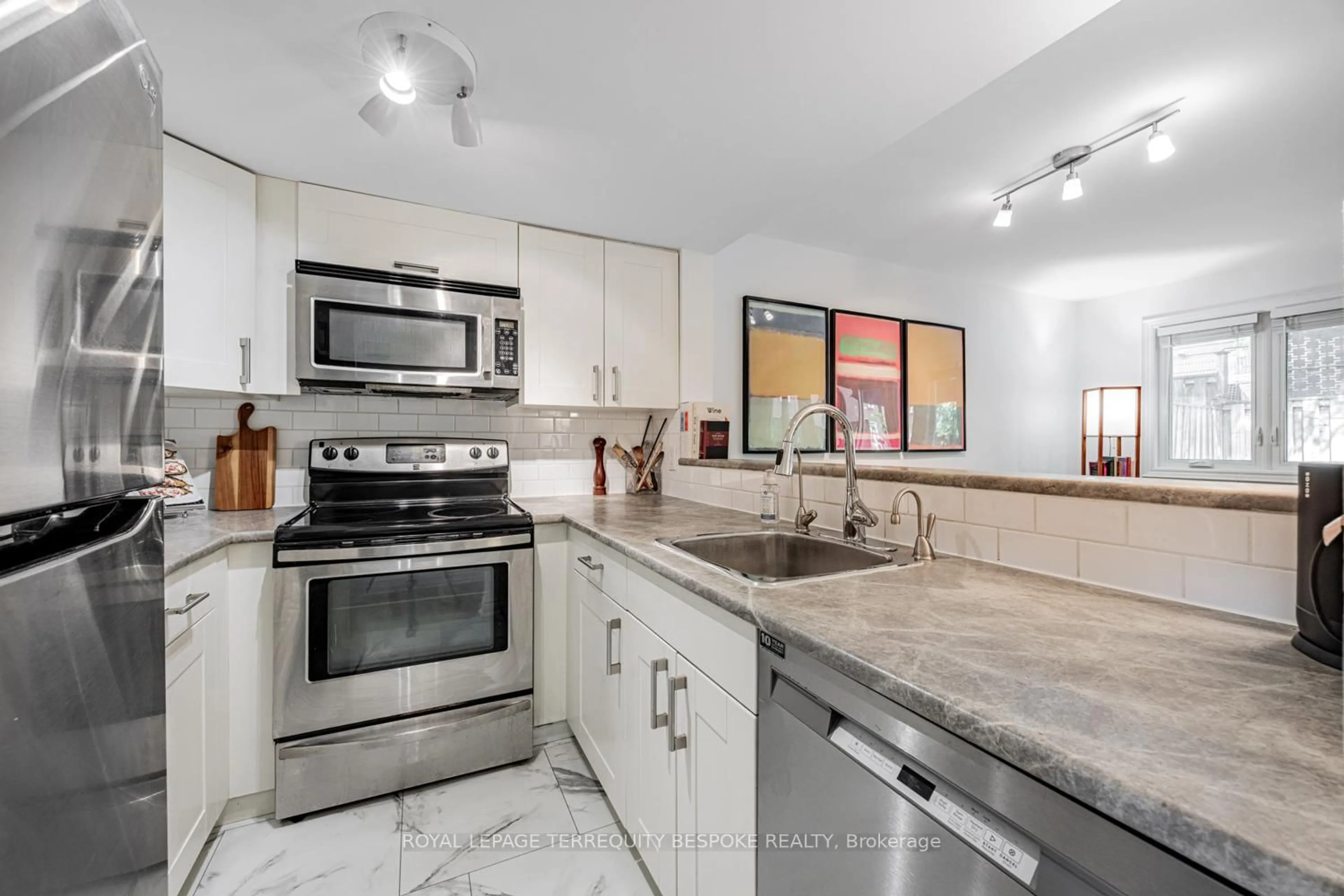Open concept kitchen, ceramic/tile floor for 379 Albany Ave, Toronto Ontario M5R 3E2