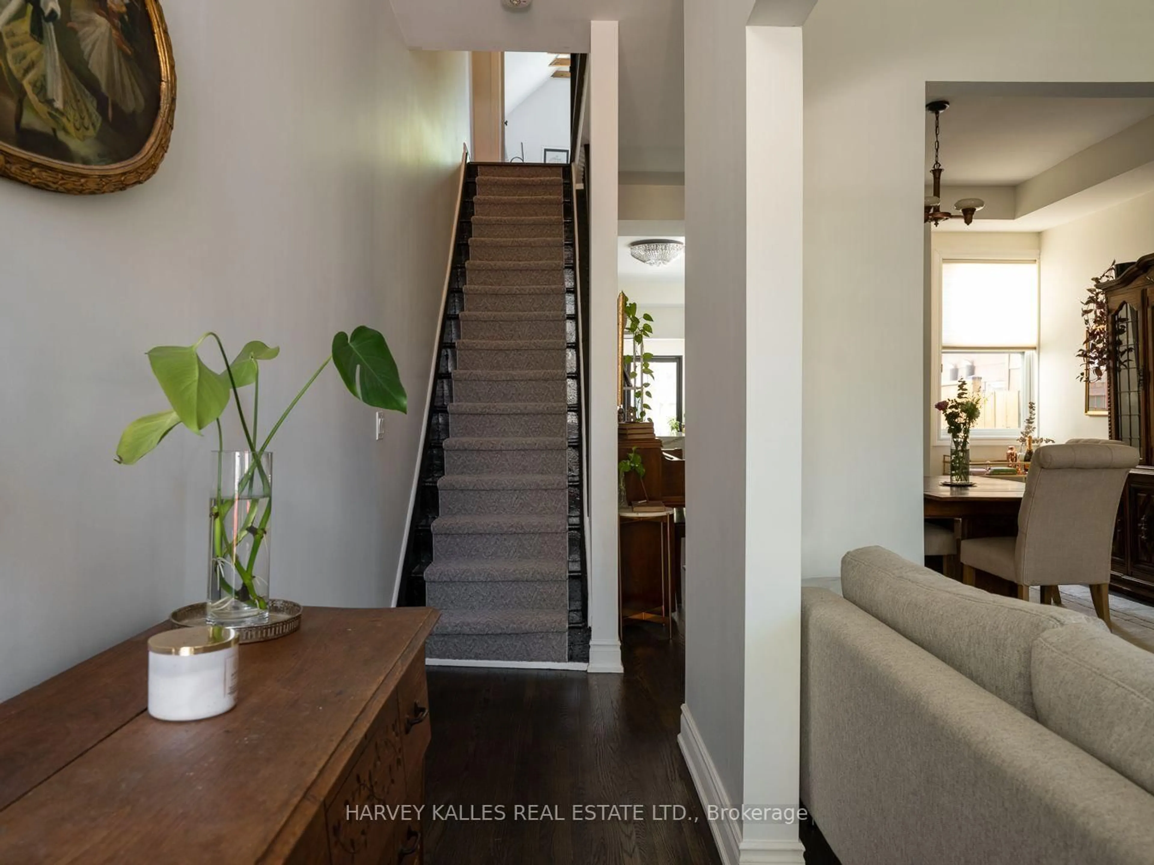 Indoor entryway for 161 Euclid Ave, Toronto Ontario M6J 2J8