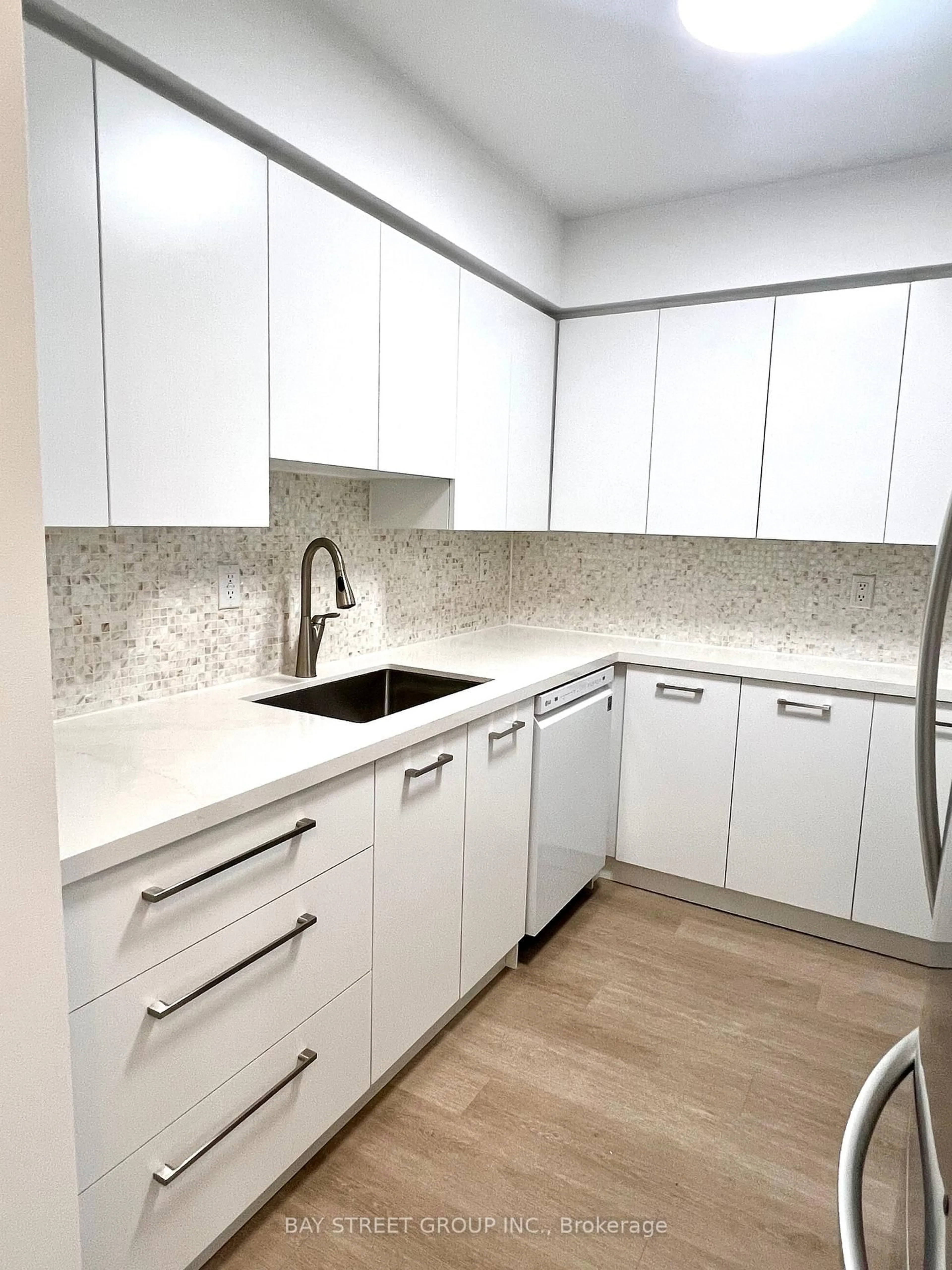 Standard kitchen, ceramic/tile floor for 18 Hillcrests Ave #504, Toronto Ontario M2N 6T5