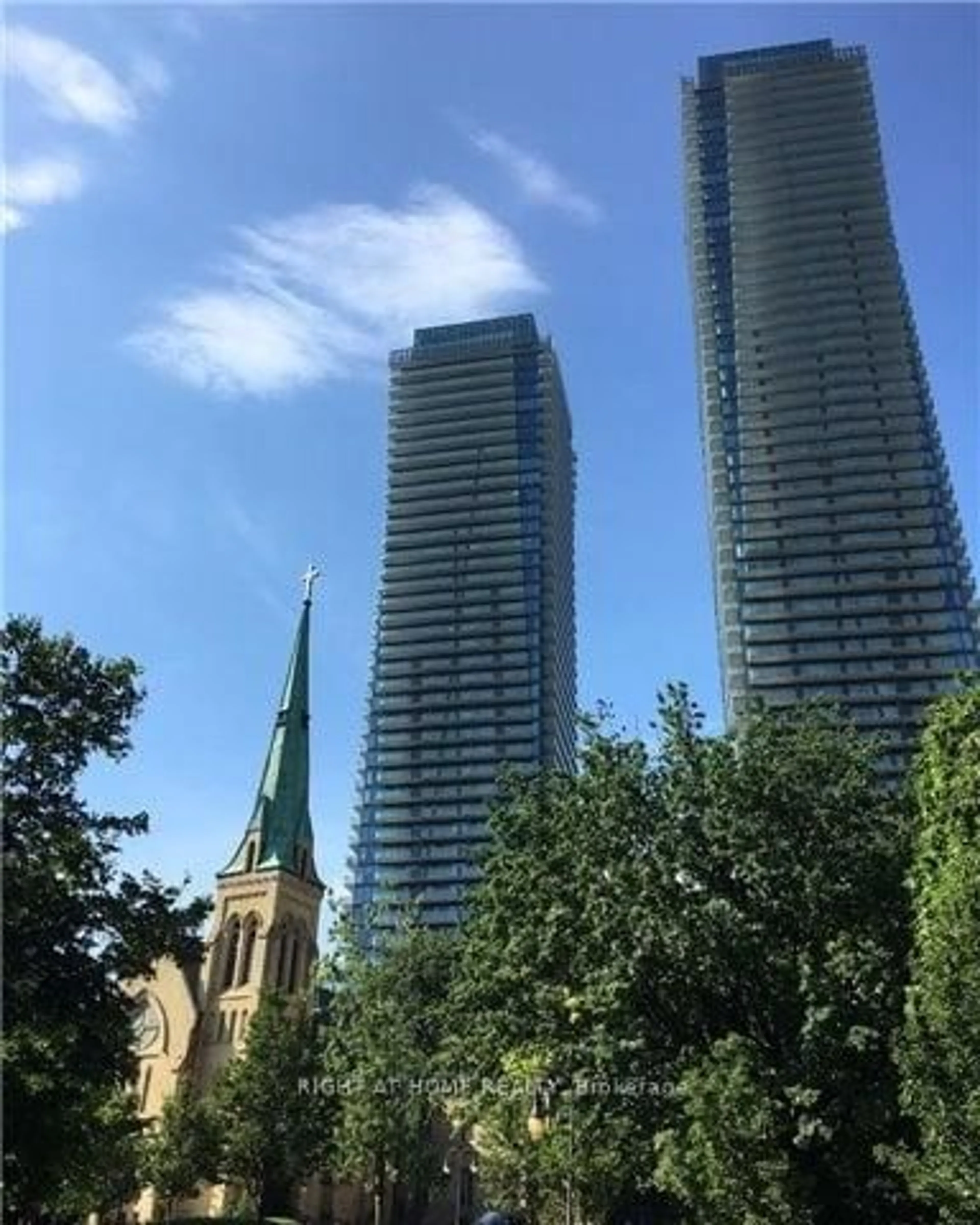 Blurry image for 65 St Mary St #2202, Toronto Ontario M5S 0A6