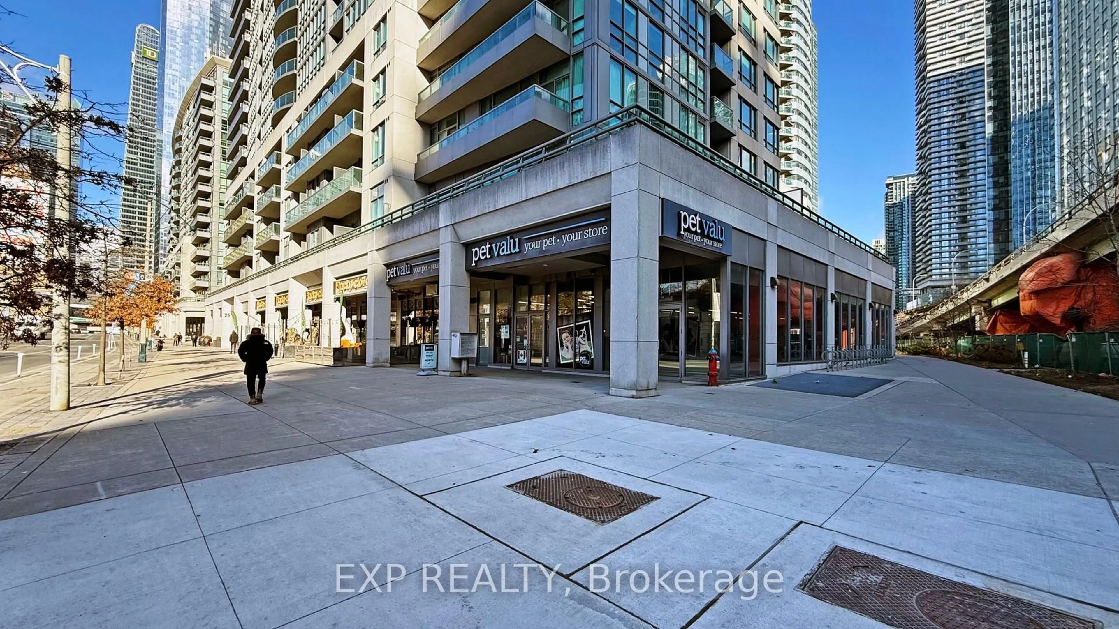 Indoor foyer for 25 Lower Simcoe St #1106, Toronto Ontario M5J 3A1