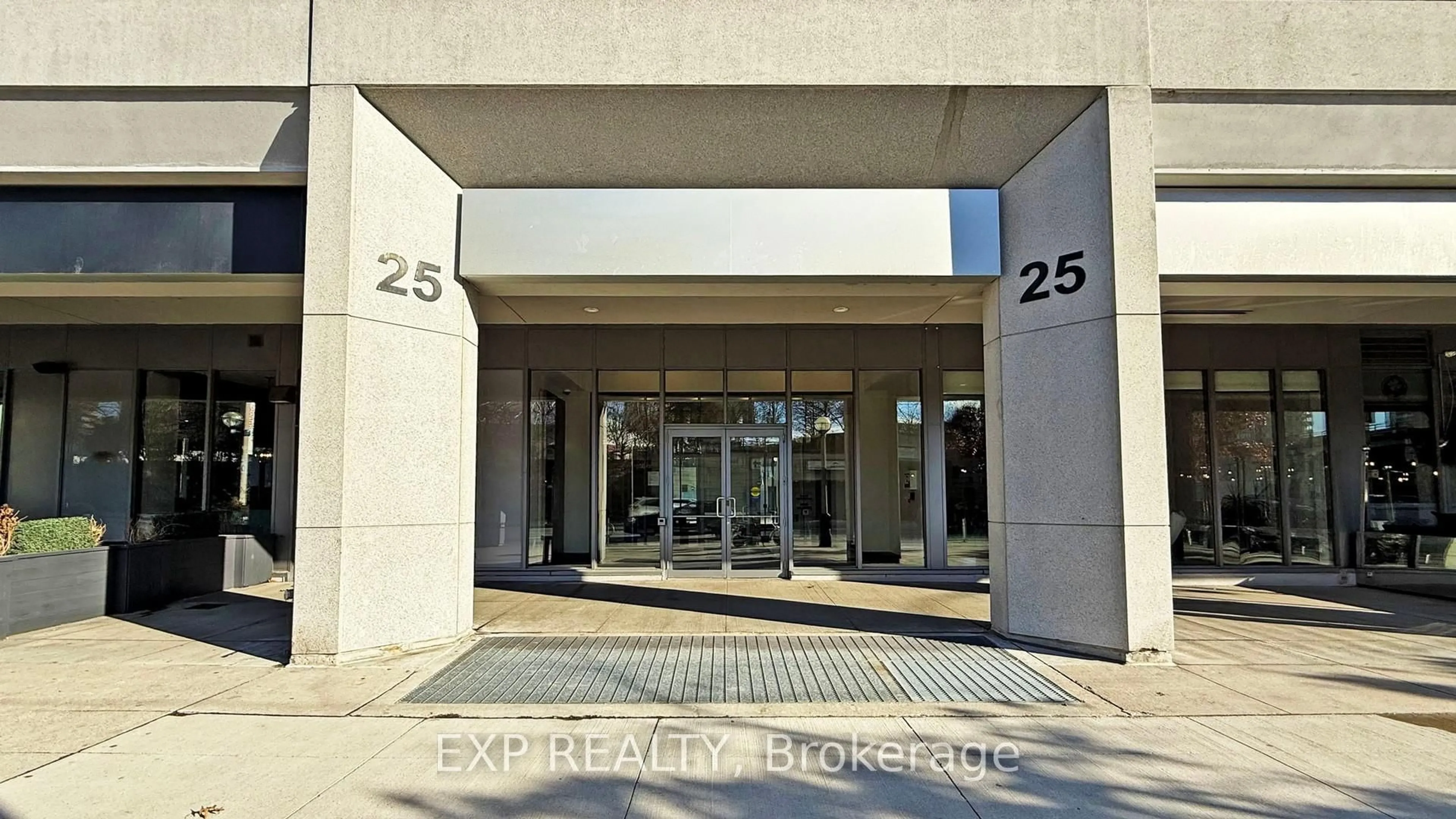 Indoor foyer for 25 Lower Simcoe St #1106, Toronto Ontario M5J 3A1