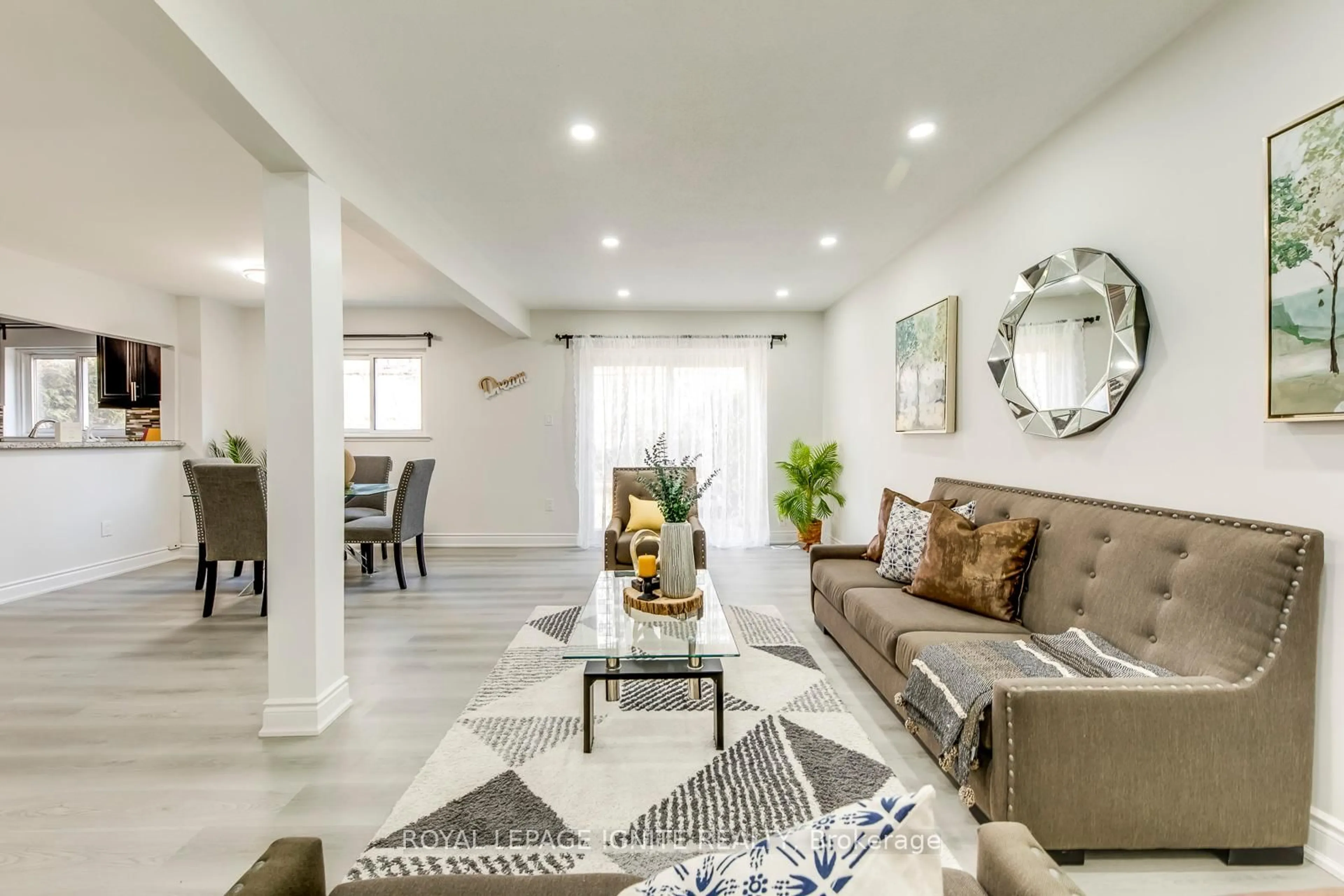 Living room with furniture, ceramic/tile floor for 10 Leith Hill Rd #4, Toronto Ontario M2J 1Z2