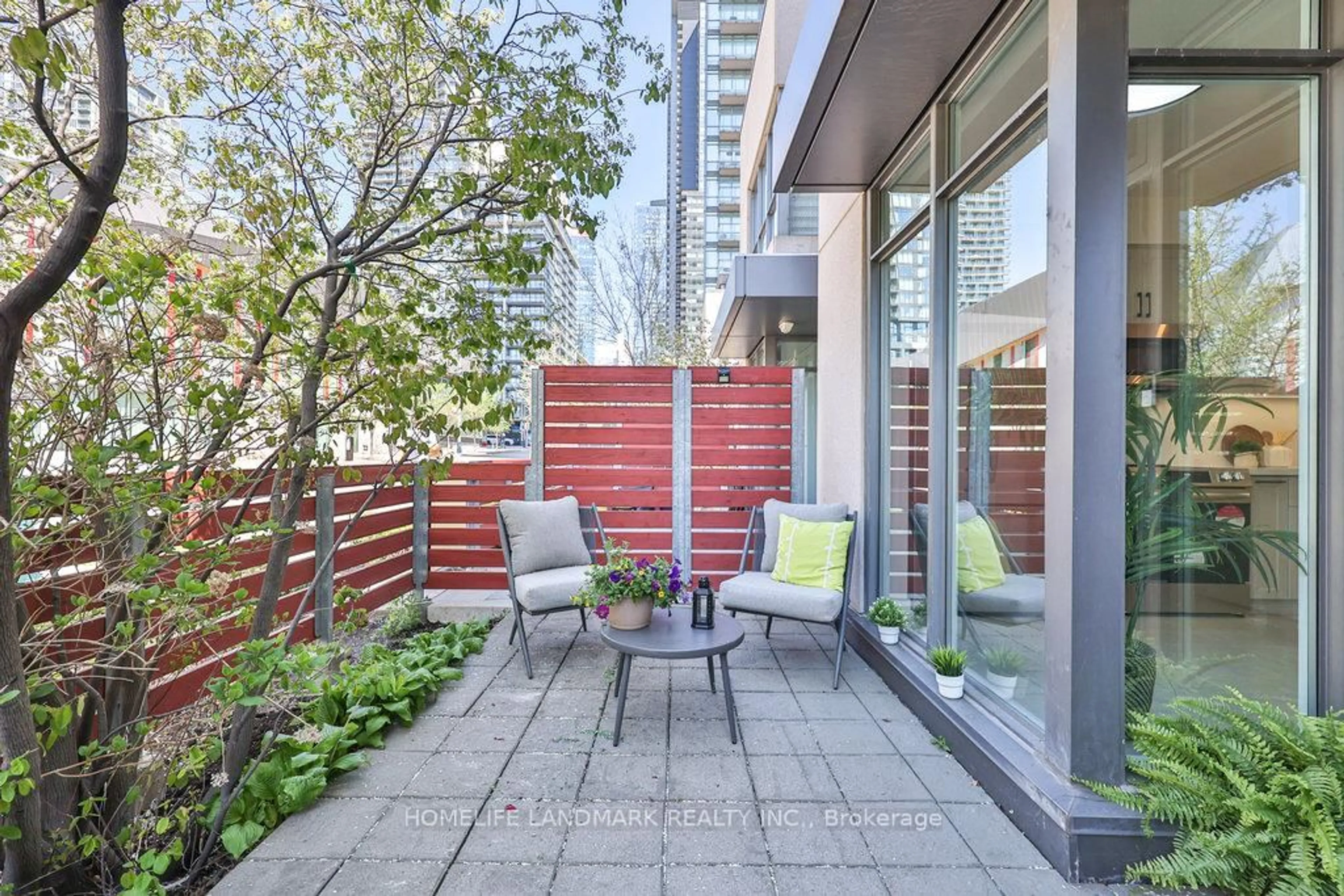 Patio, street for 7 Brunel Crt, Toronto Ontario M5V 3Y2