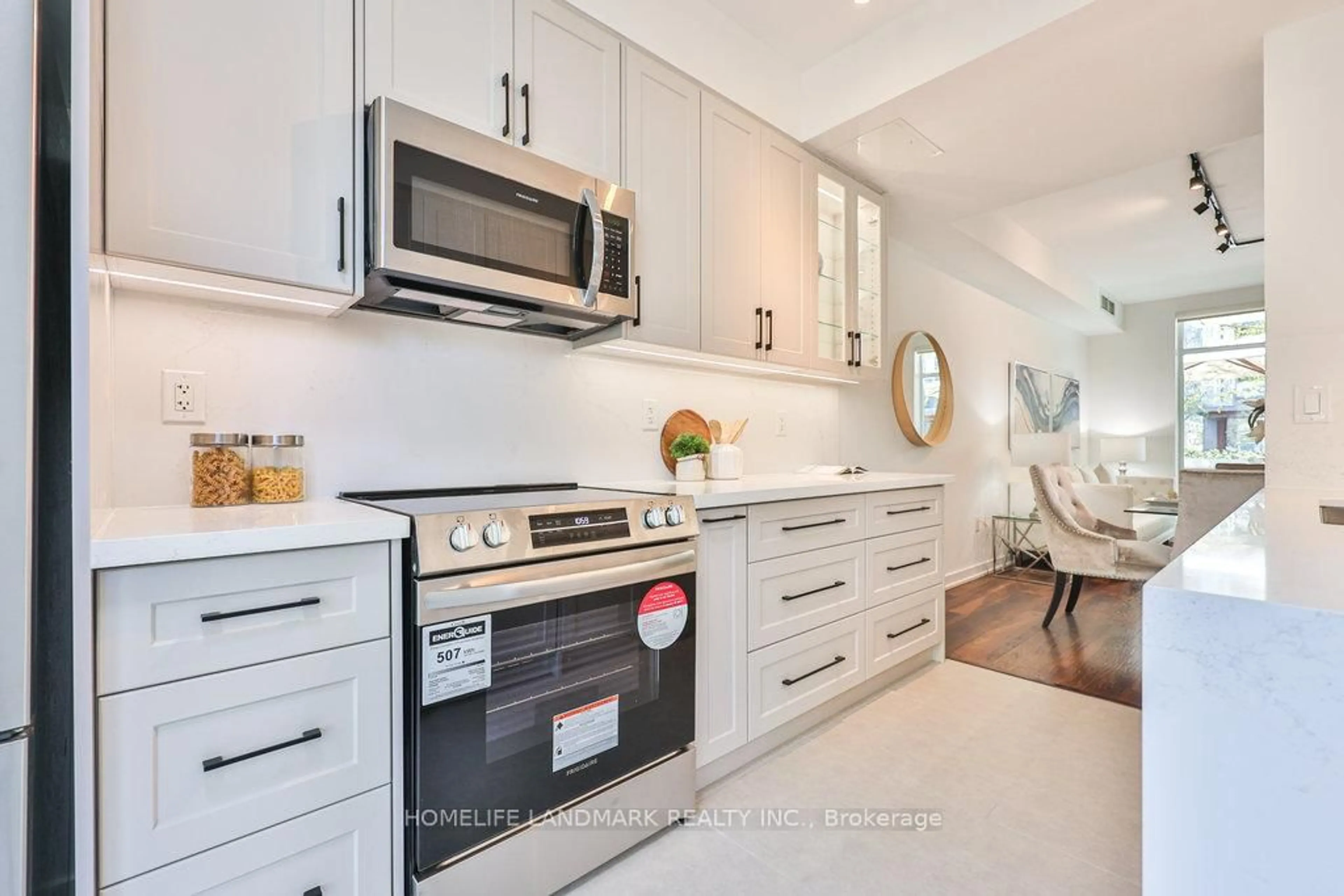 Open concept kitchen, ceramic/tile floor for 7 Brunel Crt, Toronto Ontario M5V 3Y2