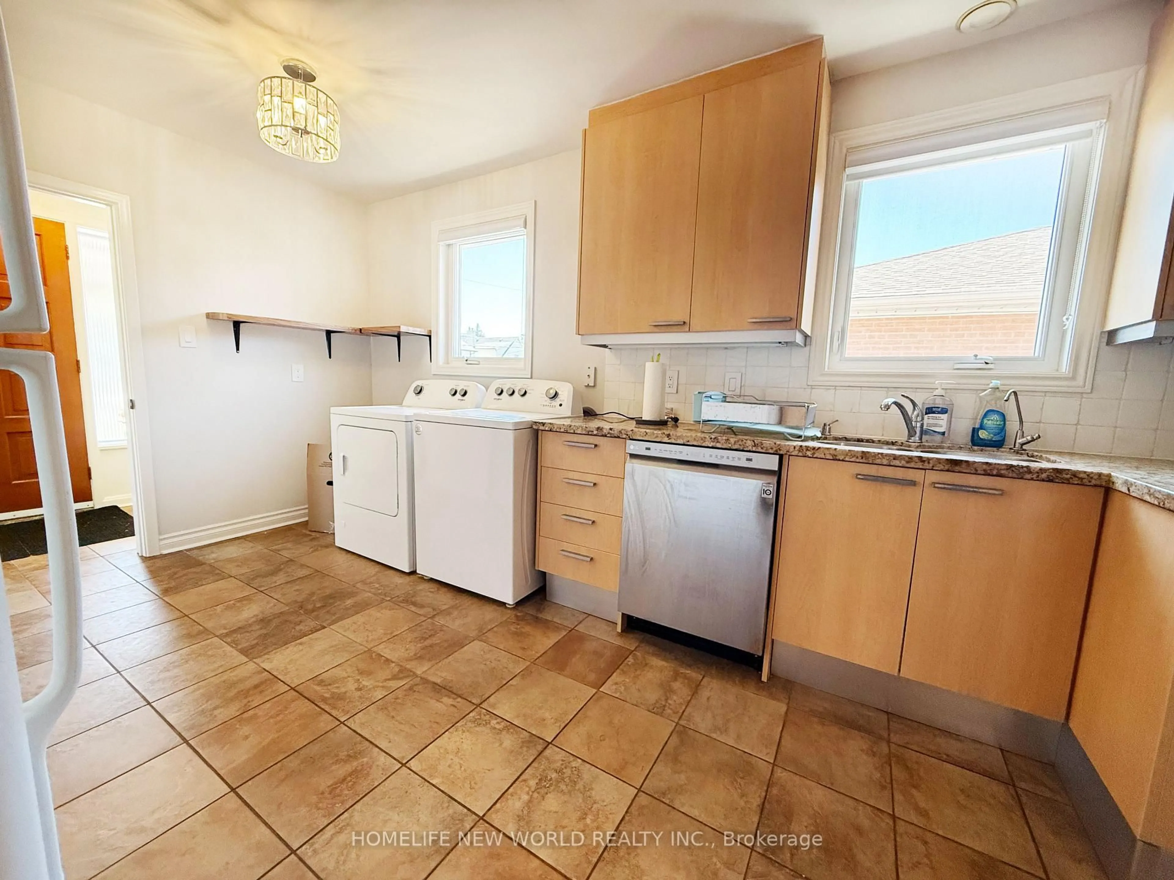 Standard kitchen, unknown for 98 Newton Dr, Toronto Ontario M2M 2N1