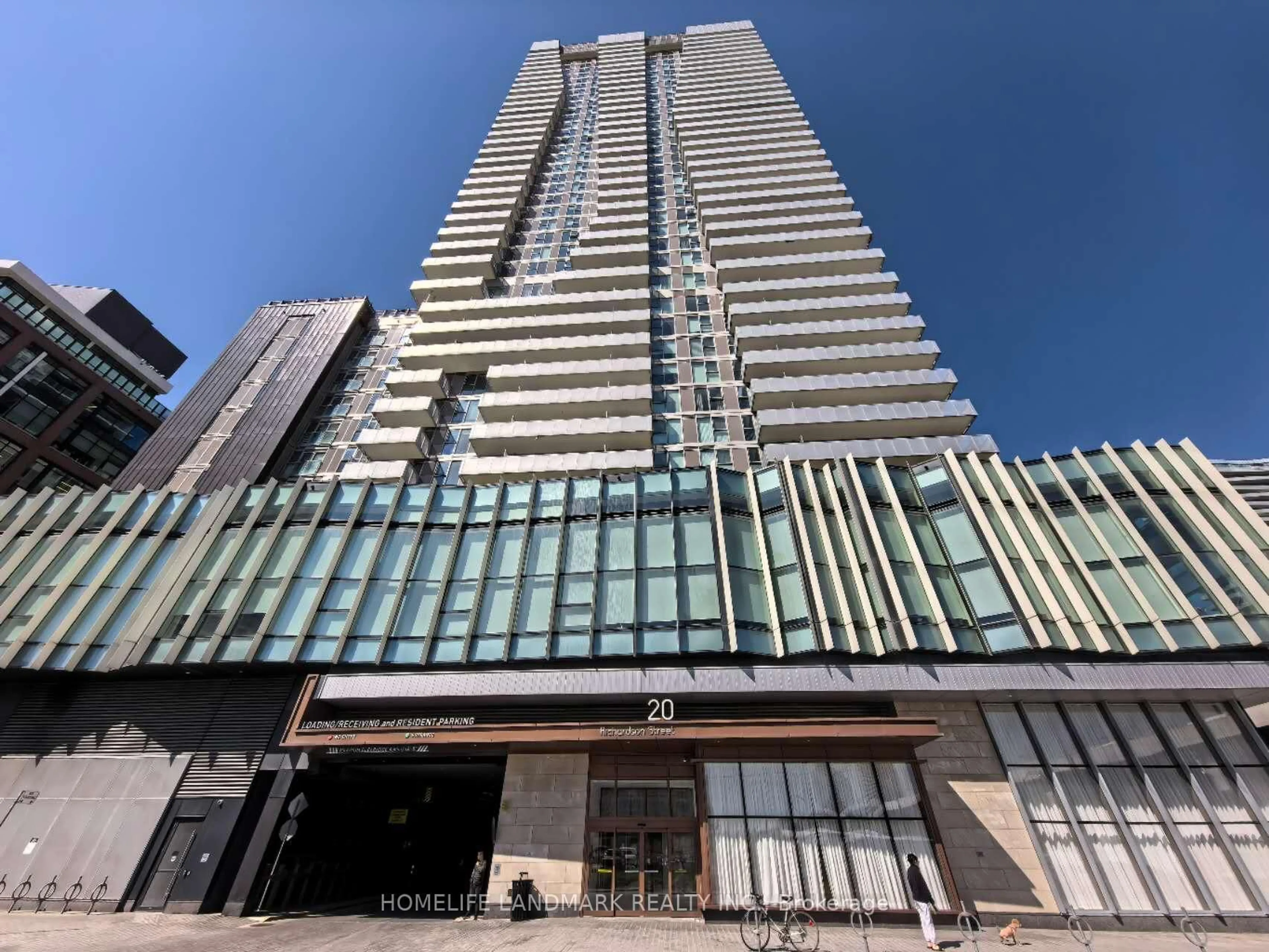 Indoor foyer for 20 Richardson St #409, Toronto Ontario M5A 4J9