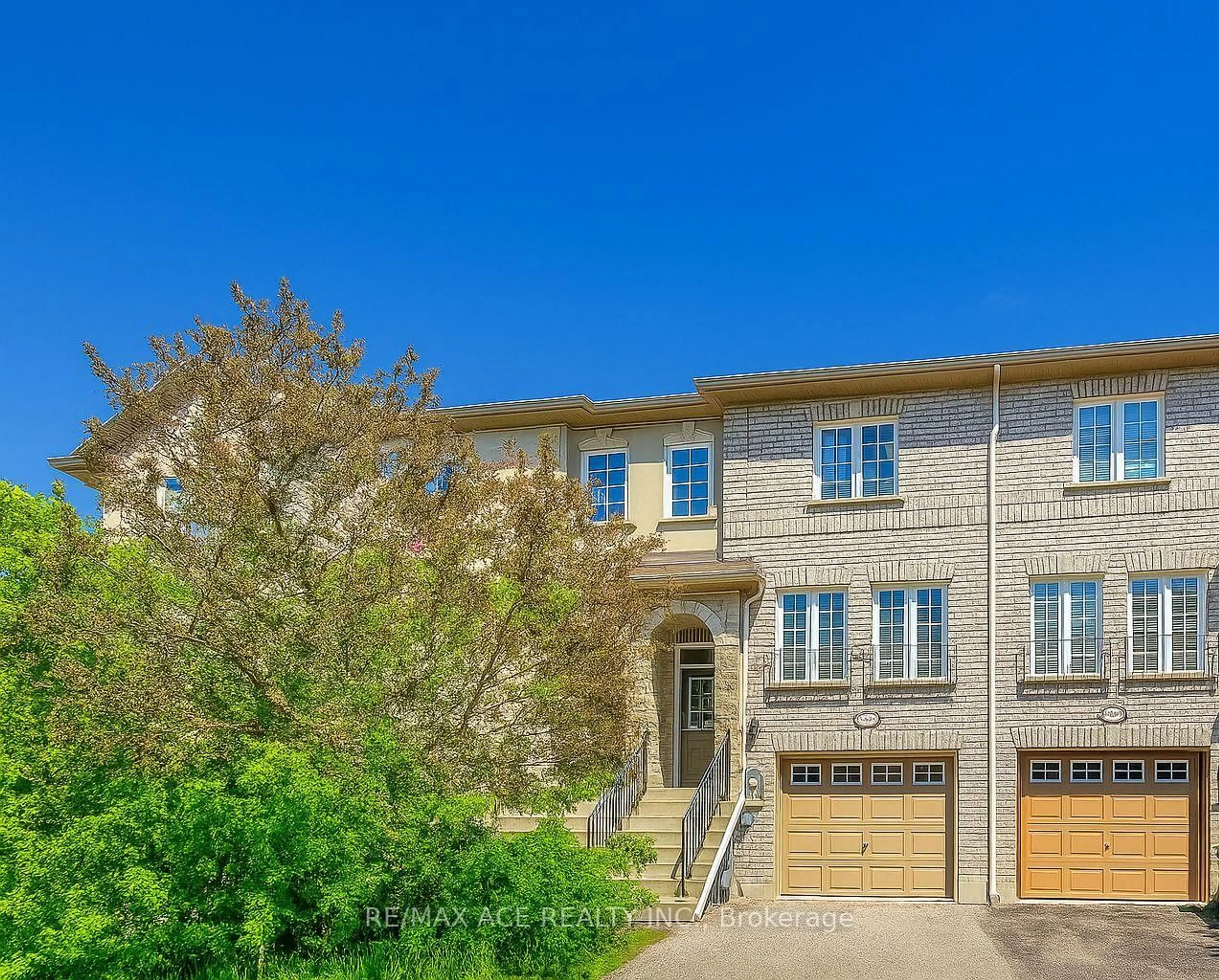 Home with brick exterior material, street for 5 Rodeo Crt, Toronto Ontario M2M 4M3