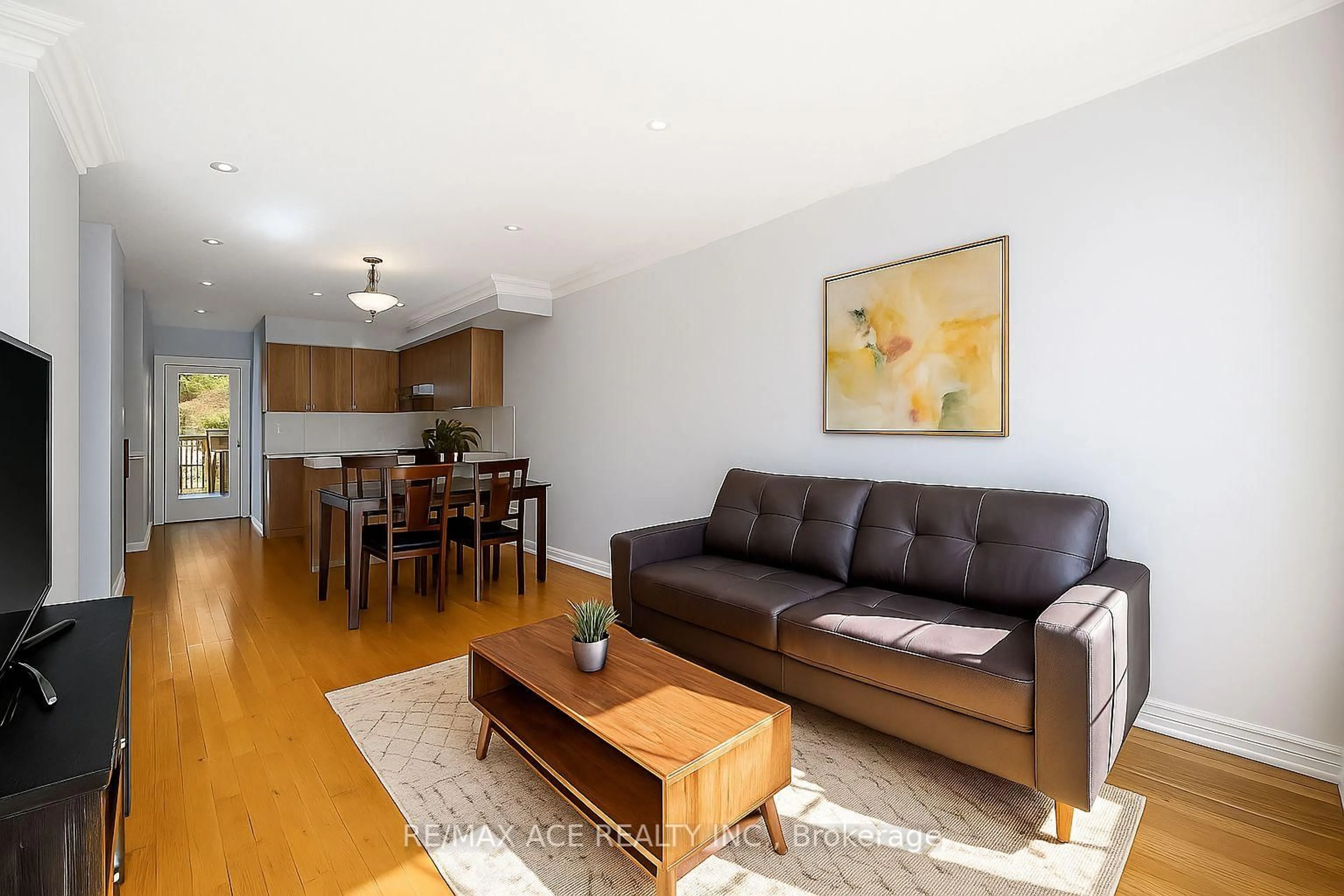 Living room with furniture, wood/laminate floor for 5 Rodeo Crt, Toronto Ontario M2M 4M3